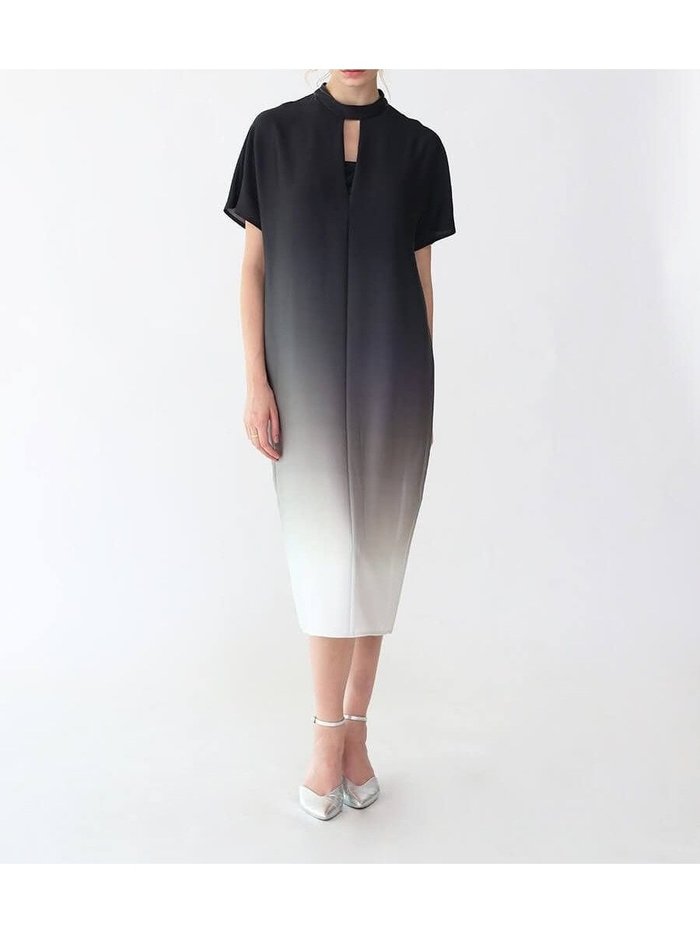 【ラシュッド/LASUD】のトライアングルネックグラデーションワンピース インテリア・キッズ・メンズ・レディースファッション・服の通販 founy(ファニー) https://founy.com/ ファッション Fashion レディースファッション Fashion for Women ワンピース Dresses グラデーション Gradient, Ombre コラボ Collaboration, Collab サテン Satin, Glossy Fabric ダブル Double, Double-Breasted デコルテ Décolleté, Neckline トライアングル Triangle, Triangular Shape プリント Print, Printed Pattern ヴィンテージ Vintage Style エレガント 上品 Elegant 今季 This Season, Current Season 無地 Plain, Solid Color |ID: prp329100004602290 ipo3291000000032723205