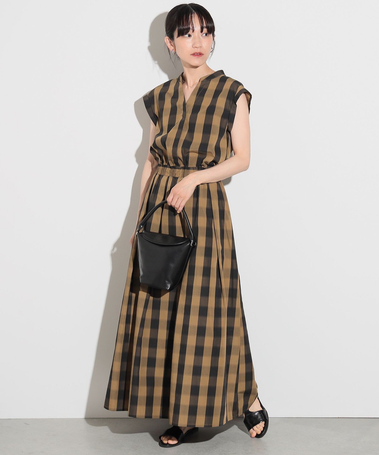 【ビームス ハート/BEAMS HEART】のギンガムチェック スキッパー フレアワンピース インテリア・キッズ・メンズ・レディースファッション・服の通販 founy(ファニー) 　ファッション　Fashion　レディースファッション　Fashion for Women　ワンピース　Dresses　ウェーブ　Wavy Pattern　エレガント 上品　Elegant　ギャザー　Gathered, Ruffled　ギンガム　Gingham, Gingham Fabric　サンダル　Sandals, Summer Shoes　スキッパー　Skipper, Open Collar　ストレート　Straight, Straight Cut　スリーブ　Sleeve, Long Sleeve / Short Sleeve　チェック　Check, Plaid, Tartan　フレア　Flare, Flared　フレンチ　French, French Style　おすすめ　Recommended / Our Picks　BROWN|ID: prp329100004602329 ipo3291000000032724068