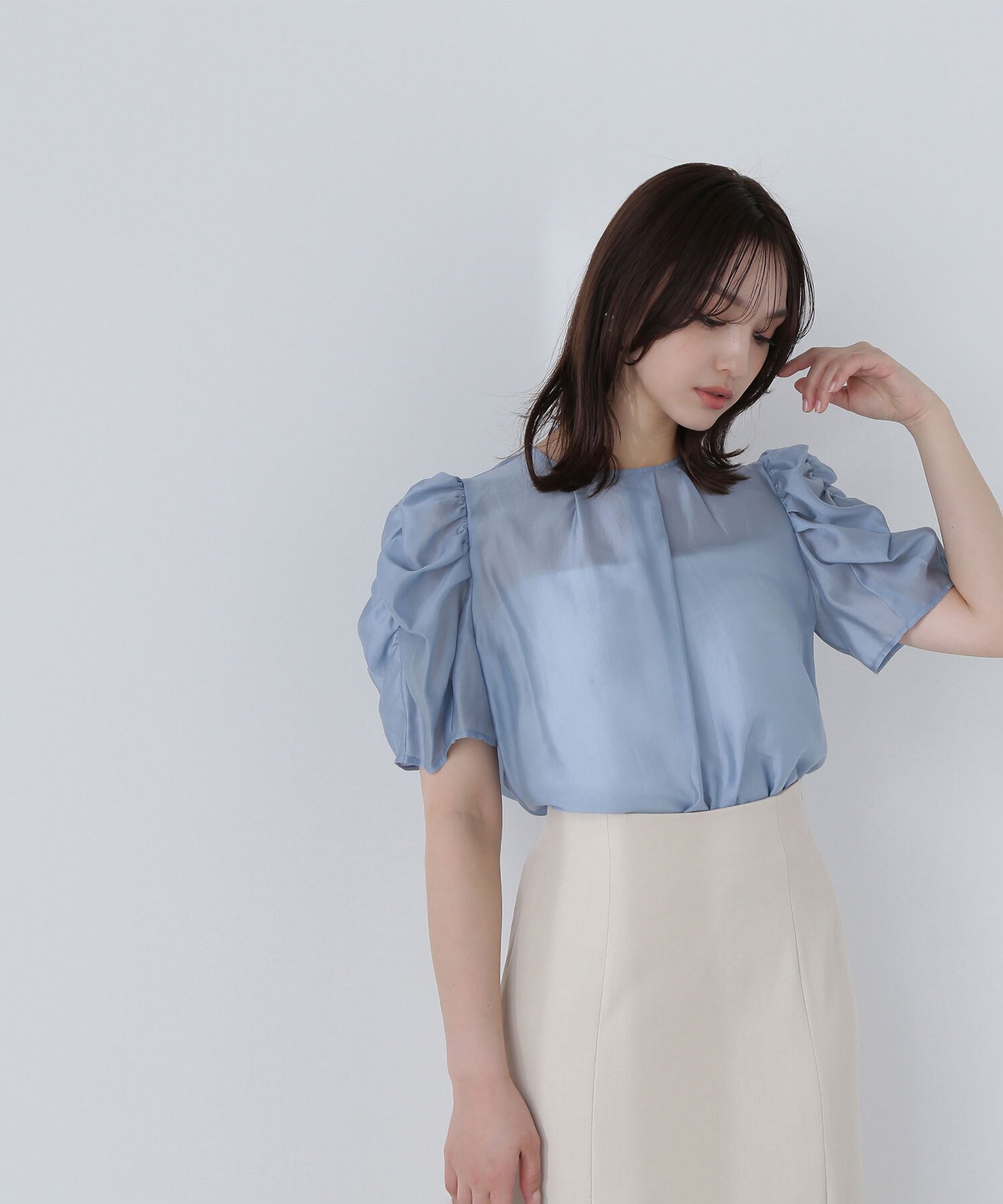 【ナチュラル ビューティー ベーシック/NATURAL BEAUTY BASIC】のギャザースリーブシアーブラウス インテリア・キッズ・メンズ・レディースファッション・服の通販 founy(ファニー) 　ファッション　Fashion　レディースファッション　Fashion for Women　トップス・カットソー　Cut & Sew Tops　シャツ・ブラウス・オフィスカジュアル　Elegant Blouses & Button-Ups　アシンメトリー　Asymmetrical Style　シアー　Sheer, See-Through　フォルム　Silhouette, Form　ビジネス 仕事 通勤　Business / Work / Commuting　夏　Summer　ブルー|ID: prp329100004602349 ipo3291000000032724745