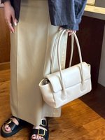 【ミラオーウェン/Mila Owen】のロングハンドルショルダーバッグ 人気、トレンドファッション・服の通販 founy(ファニー) 雑誌掲載アイテム Magazine Picks & Fashion Features ファッション雑誌 Fashion Magazines ヴェリィ VERY ファッション Fashion レディースファッション Fashion for Women バッグ Bags 7月号 July Issue コンパクト Compact, Small Size トレンド Trend, Trending Now フォルム Silhouette, Form フラップ Flap, Flap Pocket マグネット Magnet, Magnetic Closure リアル Real, Realistic ロング Long, Long-Length エレガント 上品 Elegant 夏 Summer 雑誌 Magazine, Fashion Magazine |ID:prp329100004602355