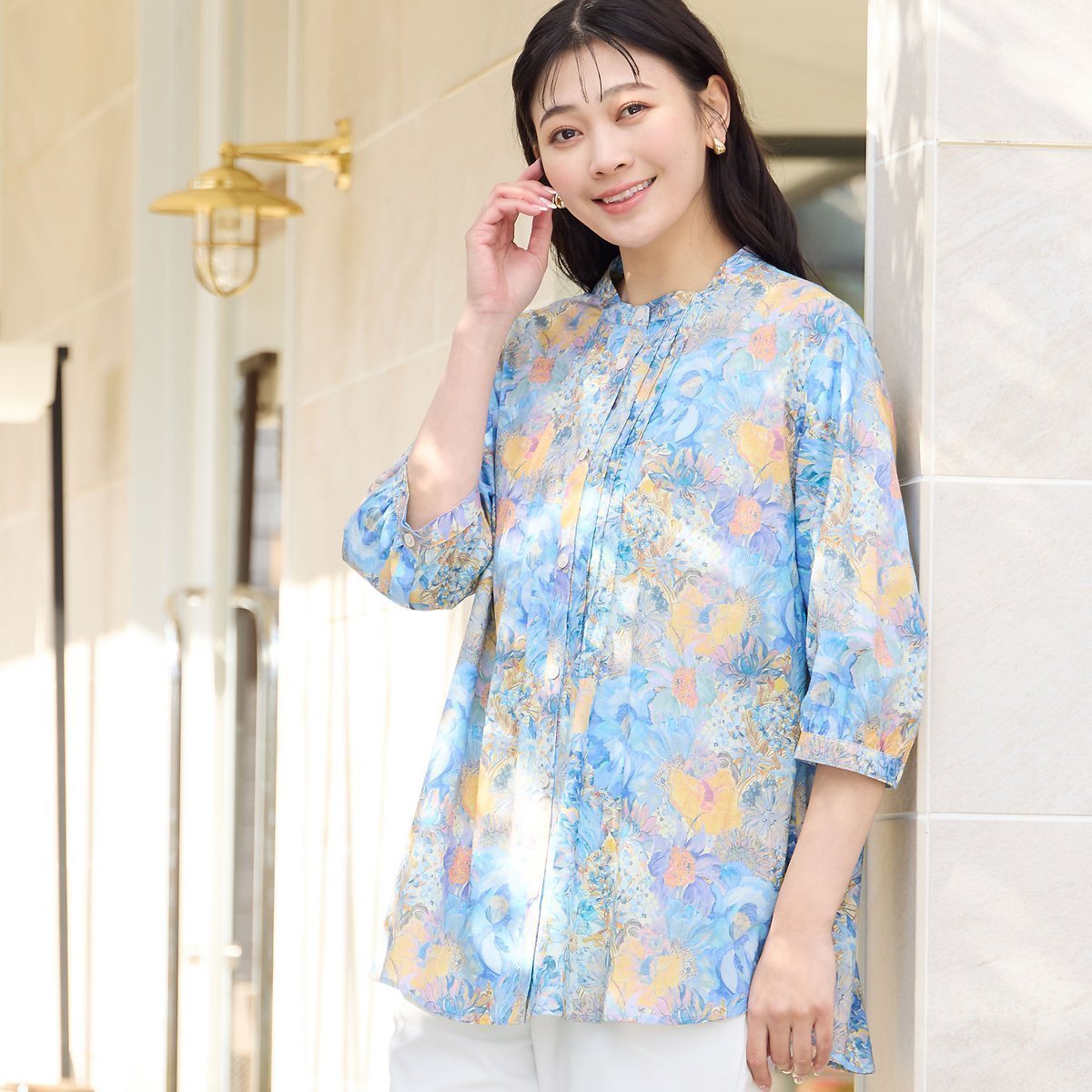 【ミゼール/MISSEL】の【人気アイテム・洗える】リバティプリント パフスリーブシャツ インテリア・キッズ・メンズ・レディースファッション・服の通販 founy(ファニー) 　ファッション　Fashion　レディースファッション　Fashion for Women　トップス・カットソー　Cut & Sew Tops　シャツ・ブラウス・オフィスカジュアル　Elegant Blouses & Button-Ups　エレガント 上品　Elegant　春　Spring　洗える　Machine Washable　コレクション　Collection, Seasonal Line　スカーフ　Scarf, Neckwear　スリーブ　Sleeve, Long Sleeve / Short Sleeve　タンク　Tank Top, Sleeveless Top　デニム　Denim, Jeans Material　手描き　Hand-Drawn, Illustrated　人気　Popular, Best Seller　フェミニン　Feminine, Girly　ワイド　Wide, Wide Fit　S/S・春夏　SS, Spring/Summer, Warm Season　おすすめ　Recommended / Our Picks　夏　Summer　ブルー|ID: prp329100004602379 ipo3291000000032725692
