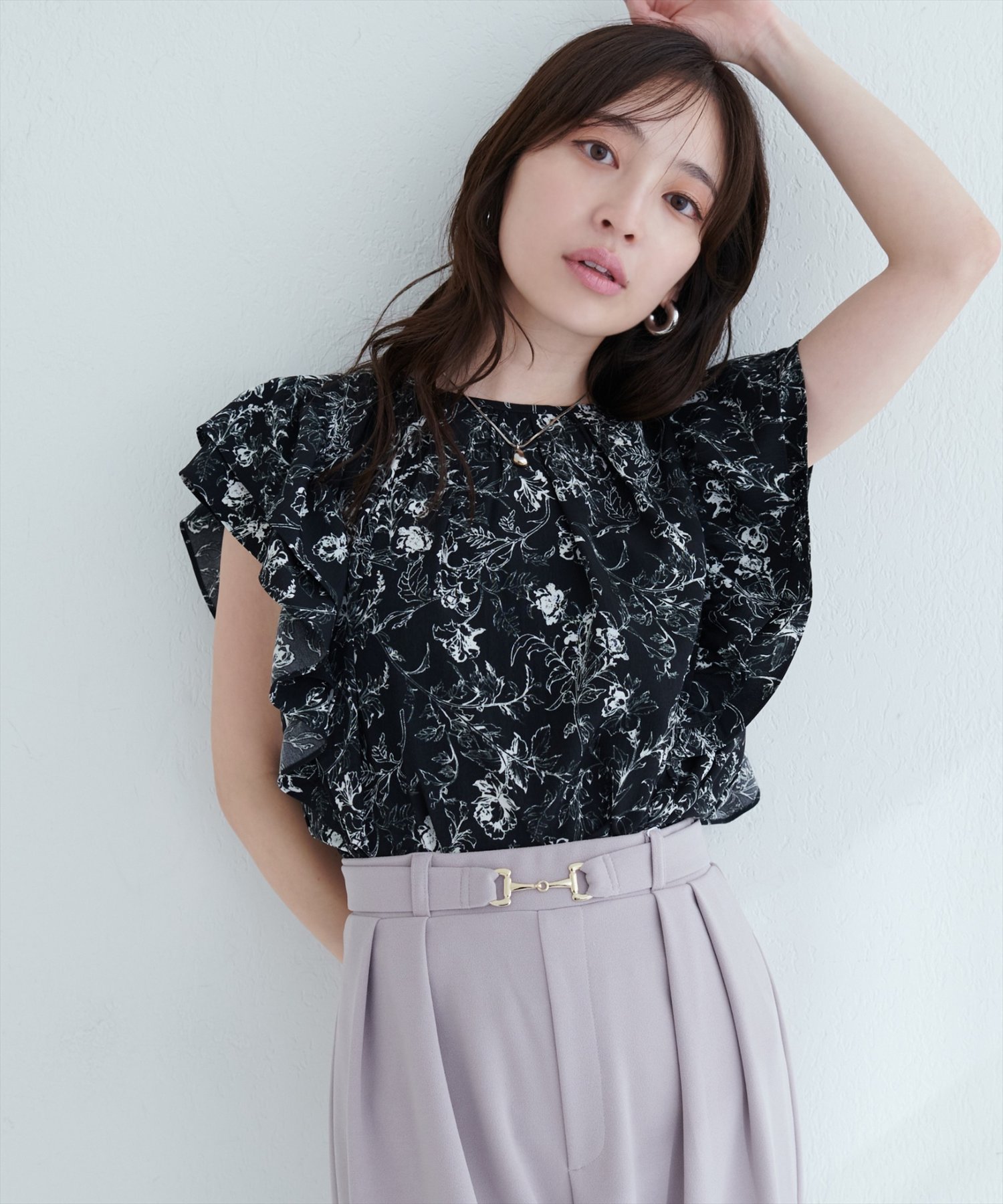 【ナチュラルクチュール/natural couture】の【mizu】シャーリングヘムフリル袖ブラウス インテリア・キッズ・メンズ・レディースファッション・服の通販 founy(ファニー) 　ファッション　Fashion　レディースファッション　Fashion for Women　トップス・カットソー　Cut & Sew Tops　シャツ・ブラウス・オフィスカジュアル　Elegant Blouses & Button-Ups　ボリューム袖・フリルスリーブブラウス　Voluminous & Ruffle Sleeves / Puffy Sleeve Tops　2025年　2025　2025春夏・S/S　Spring/Summer 2025 SS25　シャーリング　Shirring, Ruched　セットアップ　Set-Up, Coordinated Outfit　デニム　Denim, Jeans Material　フェミニン　Feminine, Girly　フリル　Frill, Ruffle　ブラック系その他|ID: prp329100004602425 ipo3291000000032726405