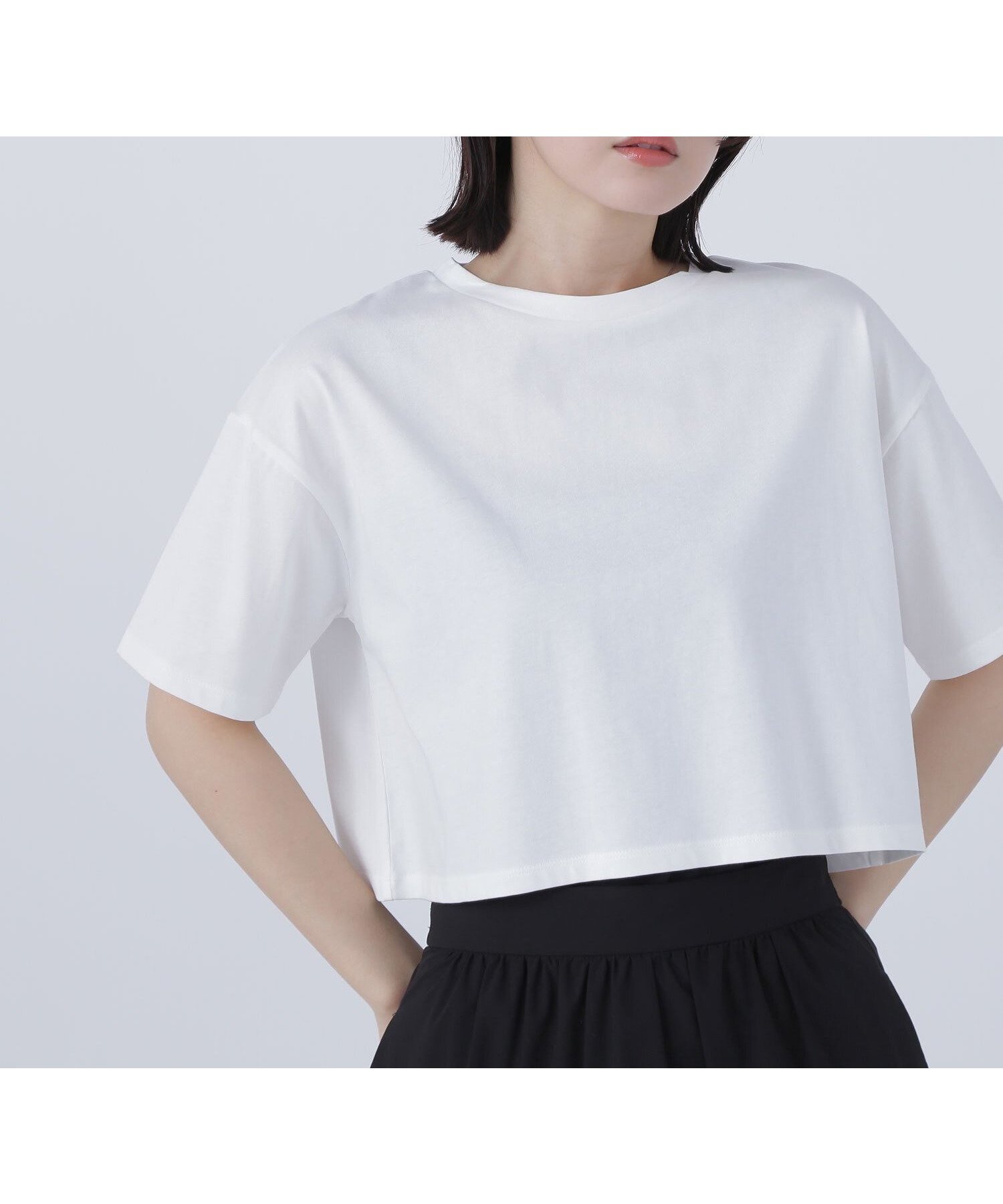 【ナチュラル ビューティー ベーシック/NATURAL BEAUTY BASIC】のメタルポイントクロップドTシャツ インテリア・キッズ・メンズ・レディースファッション・服の通販 founy(ファニー) 　ファッション　Fashion　レディースファッション　Fashion for Women　トップス・カットソー　Cut & Sew Tops　シャツ・ブラウス・オフィスカジュアル　Elegant Blouses & Button-Ups　ロングTシャツ・Tシャツ　Longline T-Shirts & Tees　サークル　Circle, Round Design　シンプル　Simple, Minimal　フォルム　Silhouette, Form　プレート　Plate, Dish　メタル　Metal, Metal Parts　オフ1|ID: prp329100004602442 ipo3291000000032726587