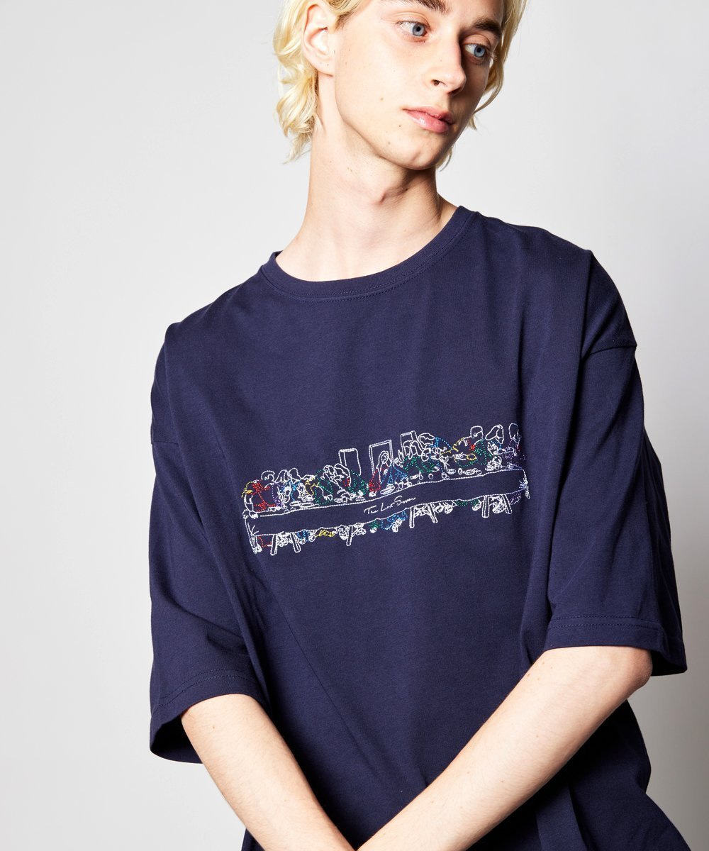 【レアセル/rehacer】のLast Supper ” 最後の晩餐 ” on Wide Cutsew インテリア・キッズ・メンズ・レディースファッション・服の通販 founy(ファニー) 　ファッション　Fashion　レディースファッション　Fashion for Women　トップス・カットソー　Cut & Sew Tops　インナー　Innerwear　カットソー　Cut and Sewn Top　キャラクター　Character, Licensed Characters　シルケット　Silket, Silky Cotton　スリット　Slit, Slit Detail　ボックス　Boxy, Box Shape　モチーフ　Motif, Design Theme　Navy|ID: prp329100004602448 ipo3291000000032726702