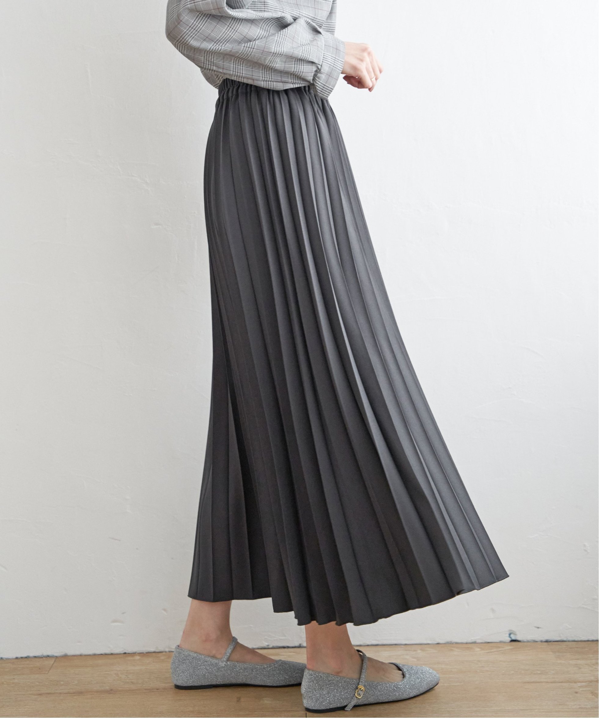 【イッカ/ikka】の【2WAY】リバーシブルスカート インテリア・キッズ・メンズ・レディースファッション・服の通販 founy(ファニー) 　ファッション　Fashion　レディースファッション　Fashion for Women　スカート　Skirts　おすすめ　Recommended / Our Picks　シアー　Sheer, See-Through　シンプル　Simple, Minimal　チェック　Check, Plaid, Tartan　チュール　Tulip, Tulip Motif　プリント　Print, Printed Pattern　プリーツ　Pleats, Pleated　ベーシック　Basic, Essential　リバーシブル　Reversible, Two-Sided　今季　This Season, Current Season　無地　Plain, Solid Color　チャコール|ID: prp329100004602459 ipo3291000000032726817
