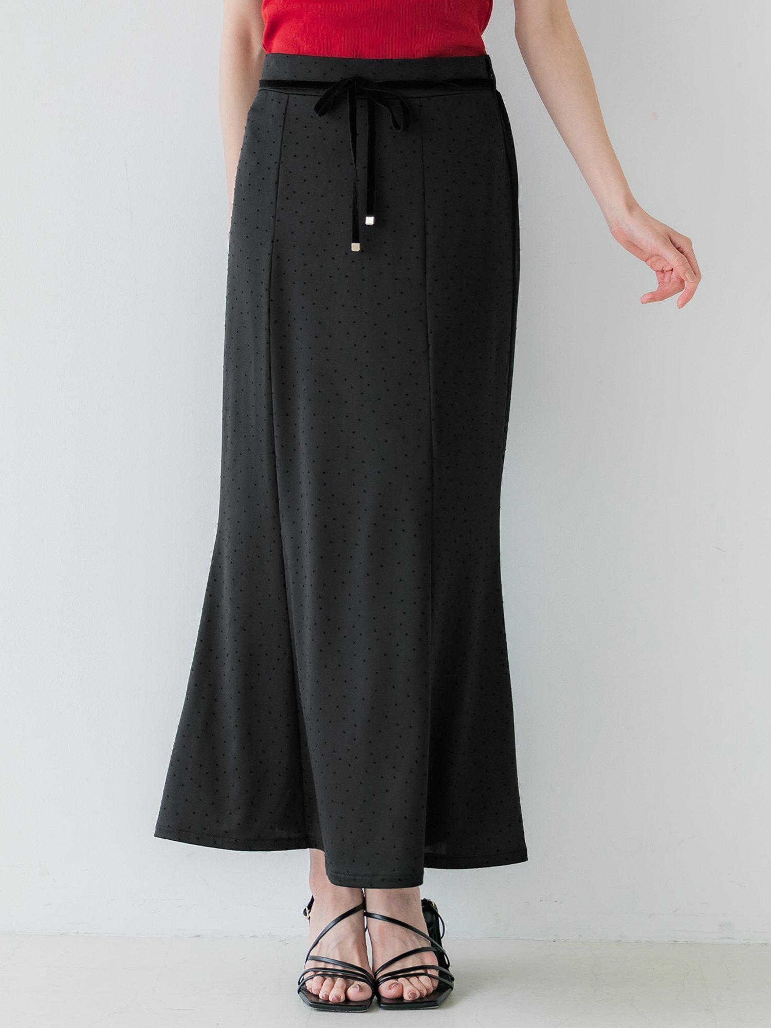【コカ/COCA】のフロッキードットマーメイドスカート インテリア・キッズ・メンズ・レディースファッション・服の通販 founy(ファニー) 　ファッション　Fashion　レディースファッション　Fashion for Women　スカート　Skirts　クラシカル　Classical, Vintage-Inspired　シンプル　Simple, Minimal　ドット　Polka Dot, Dot Pattern　プリント　Print, Printed Pattern　ベロア　Velour, Soft Velvet　ポケット　Pocket, Pocket Detail　マーメイド　Mermaid, Fishtail Silhouette　リボン　Ribbon, Bow　エレガント 上品　Elegant　Black|ID: prp329100004602469 ipo3291000000032726910