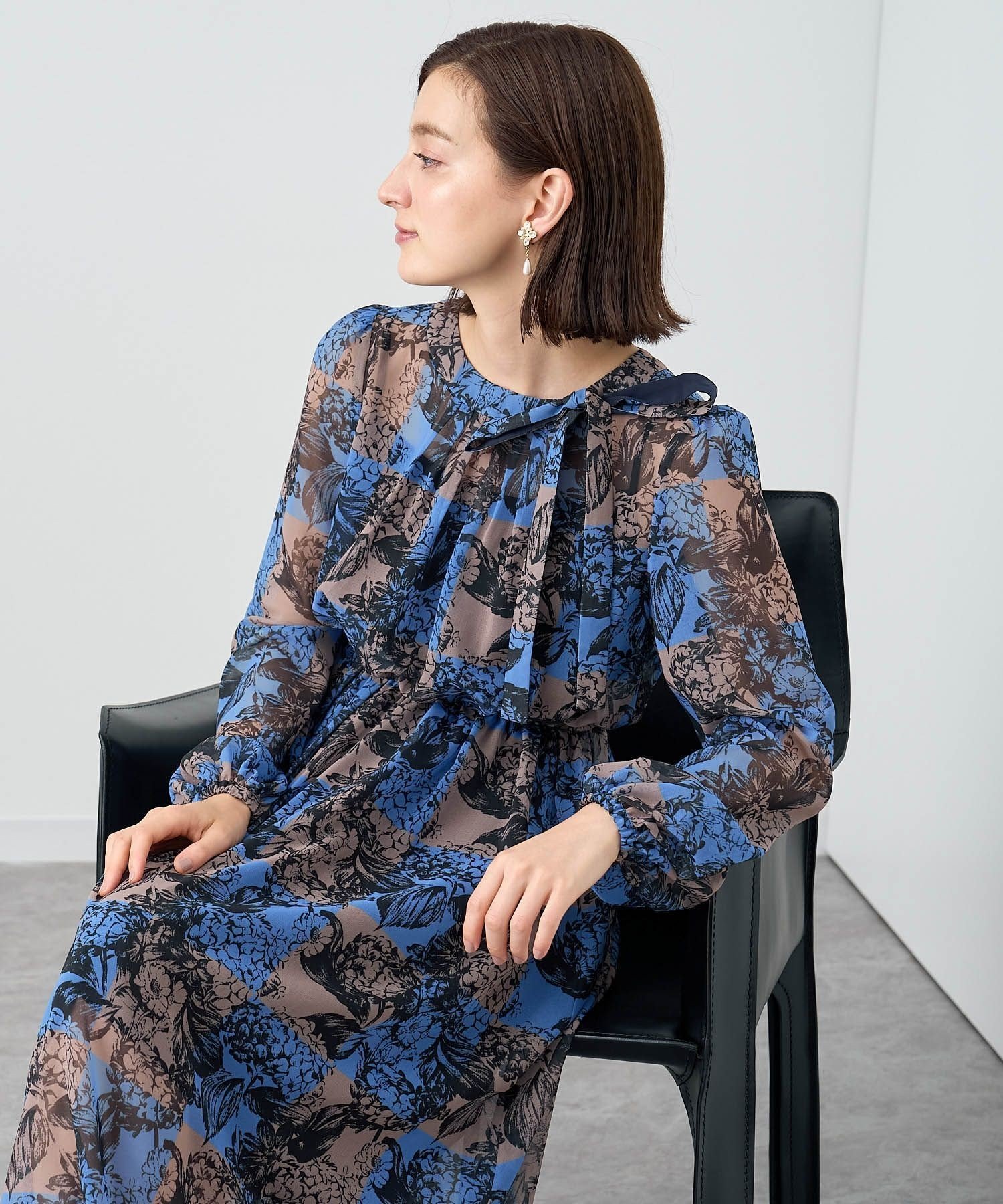 【アナイ/ANAYI】のチェックフラワープリントタイ付き ワンピース インテリア・キッズ・メンズ・レディースファッション・服の通販 founy(ファニー) 　ファッション　Fashion　レディースファッション　Fashion for Women　ワンピース　Dresses　キャミソール　Camisole, Spaghetti Strap Top　シフォン　Chiffon, Lightweight Fabric　ショート　Short, Short Length　ジャケット　Jacket, Outerwear　パターン　Pattern, Design Print　フラワー　Flower, Floral　ブロック　Block, Solid Block Pattern　プリント　Print, Printed Pattern　ペチコート　Petticoat, Underskirt　リボン　Ribbon, Bow　A/W・秋冬　Autumn/Winter　再入荷　Restock / Back in Stock　blue|ID: prp329100004602484 ipo3291000000032727053