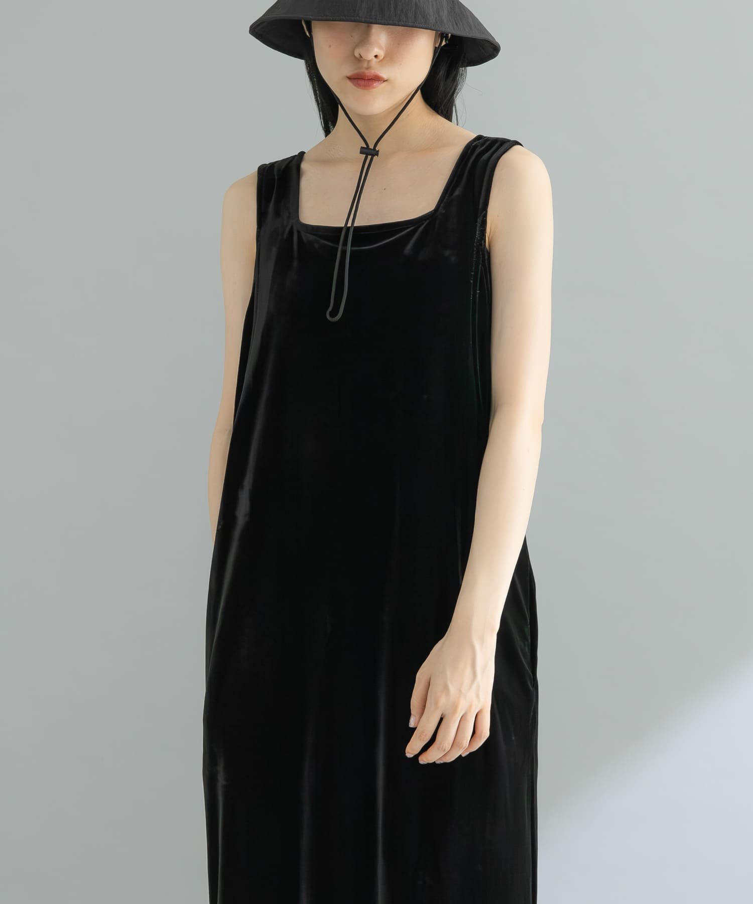 【ケービーエフ/KBF / URBAN RESEARCH】の『WEB限定』ベロアスクエアワンピース 人気、トレンドファッション・服の通販 founy(ファニー) 　ファッション　Fashion　レディースファッション　Fashion for Women　ワンピース　Dresses　2025年　2025　2025-2026秋冬・A/W　Autumn/Winter 2025–26 AW25–26　冬　Winter / This Winter　スクエア　Square, Square Shape　スリット　Slit, Slit Detail　スリーブ　Sleeve, Long Sleeve / Short Sleeve　デコルテ　Décolleté, Neckline　ベロア　Velour, Soft Velvet　エレガント 上品　Elegant　A/W・秋冬　Autumn/Winter　 other-1|ID: prp329100004602568 ipo3291000000032728585