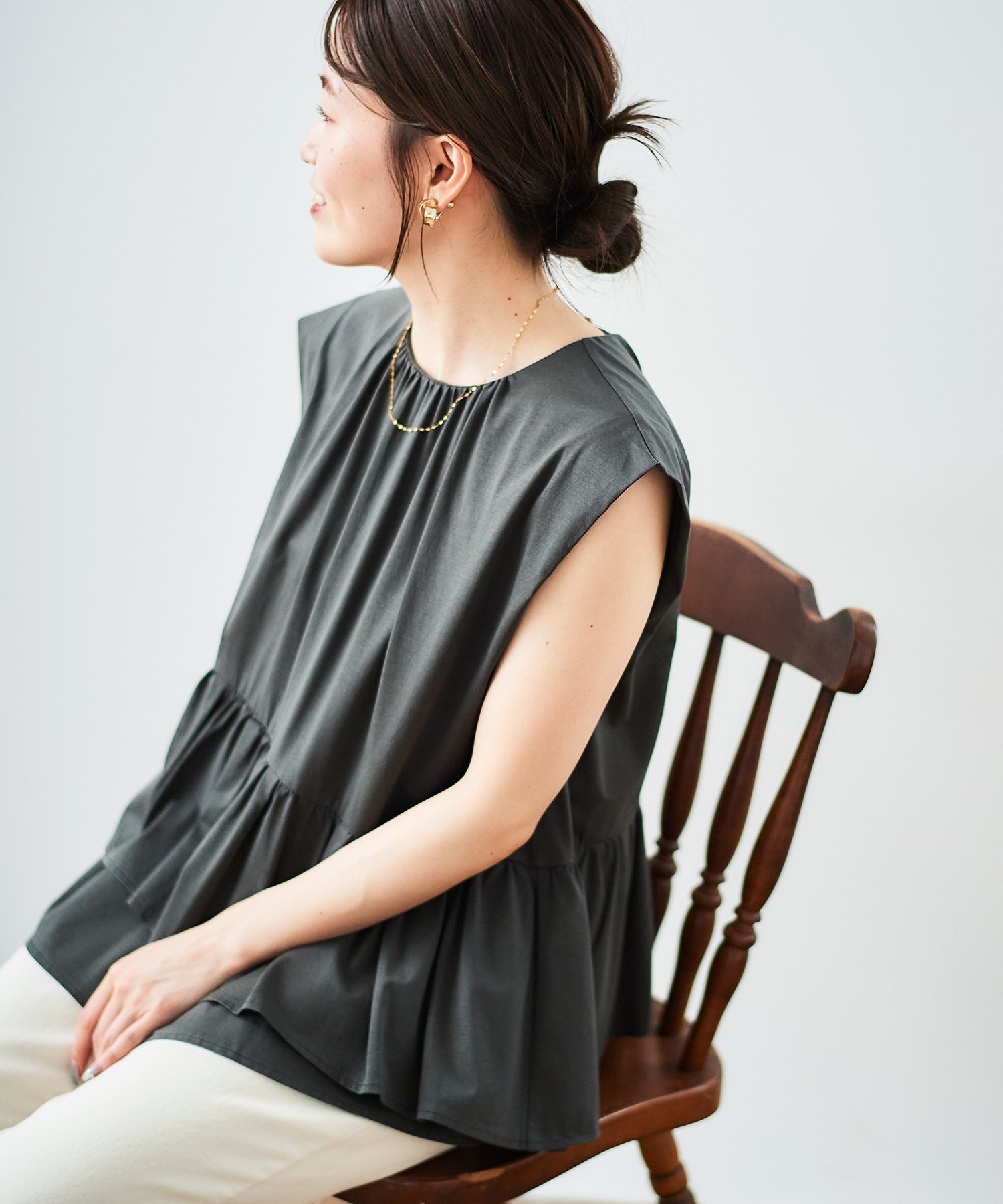 【ルクールブラン/le.coeur blanc】のペプラムフリルノースリーブTEE インテリア・キッズ・メンズ・レディースファッション・服の通販 founy(ファニー) 　ファッション　Fashion　レディースファッション　Fashion for Women　トップス・カットソー　Cut & Sew Tops　キャミソール&ノースリーブ　Camisoles & Sleeveless Tops　おすすめ　Recommended / Our Picks　アシンメトリー　Asymmetrical Style　カットソー　Cut and Sewn Top　シンプル　Simple, Minimal　スリーブ　Sleeve, Long Sleeve / Short Sleeve　ノースリーブ　Sleeveless, No-Sleeve　フリル　Frill, Ruffle　フレンチ　French, French Style　ペプラム　Peplum, Flared Hem　夏　Summer　D/グレー|ID: prp329100004602613 ipo3291000000032729129