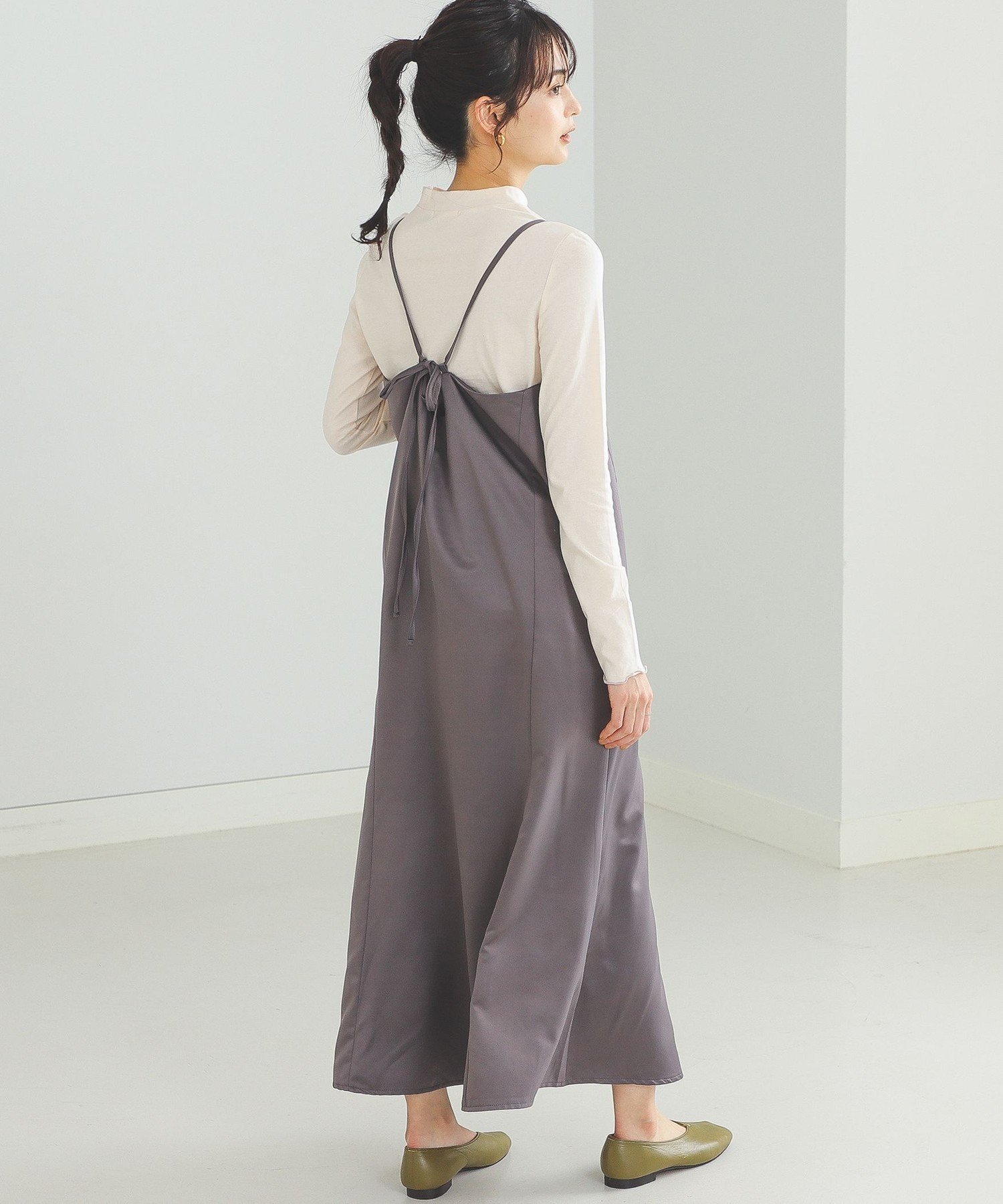 【その他のブランド/Other】のBEAMS HEART / モックネック カットソー*キャミワンピース インテリア・キッズ・メンズ・レディースファッション・服の通販 founy(ファニー) 　ファッション　Fashion　レディースファッション　Fashion for Women　ワンピース　Dresses　キャミソールワンピース　Camisole Dresses　カットソー　Cut and Sewn Top　キャミソール　Camisole, Spaghetti Strap Top　キャミワンピース　Cami Dress, Slip Dress　シンプル　Simple, Minimal　フェミニン　Feminine, Girly　モックネック　Mock Neck, Short Turtleneck　リボン　Ribbon, Bow　レギンス　Leggings, Stretch Pants　CHARCOAL|ID: prp329100004602618 ipo3291000000032729237