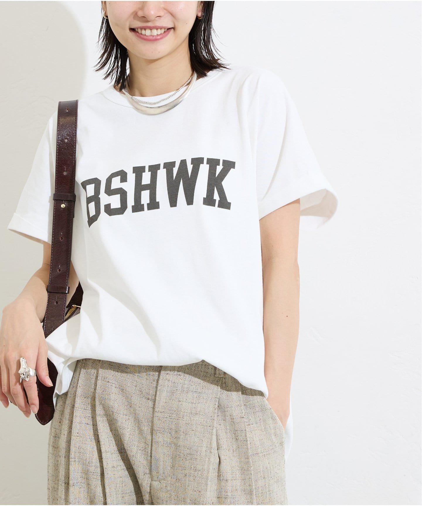 【ジャーナルスタンダード/JOURNAL STANDARD】のBSHWK ロゴTシャツ インテリア・キッズ・メンズ・レディースファッション・服の通販 founy(ファニー) 　ファッション　Fashion　レディースファッション　Fashion for Women　トップス・カットソー　Cut & Sew Tops　シャツ・ブラウス・オフィスカジュアル　Elegant Blouses & Button-Ups　ロングTシャツ・Tシャツ　Longline T-Shirts & Tees　2025年　2025　2025-2026秋冬・A/W　Autumn/Winter 2025–26 AW25–26　スポーティ　Sporty, Casual Athletic　スリーブ　Sleeve, Long Sleeve / Short Sleeve　ロールアップ　Roll-Up, Cuffed Hem　ワイド　Wide, Wide Fit　ヴィンテージ　Vintage Style　ホワイト|ID: prp329100004602622 ipo3291000000032729388