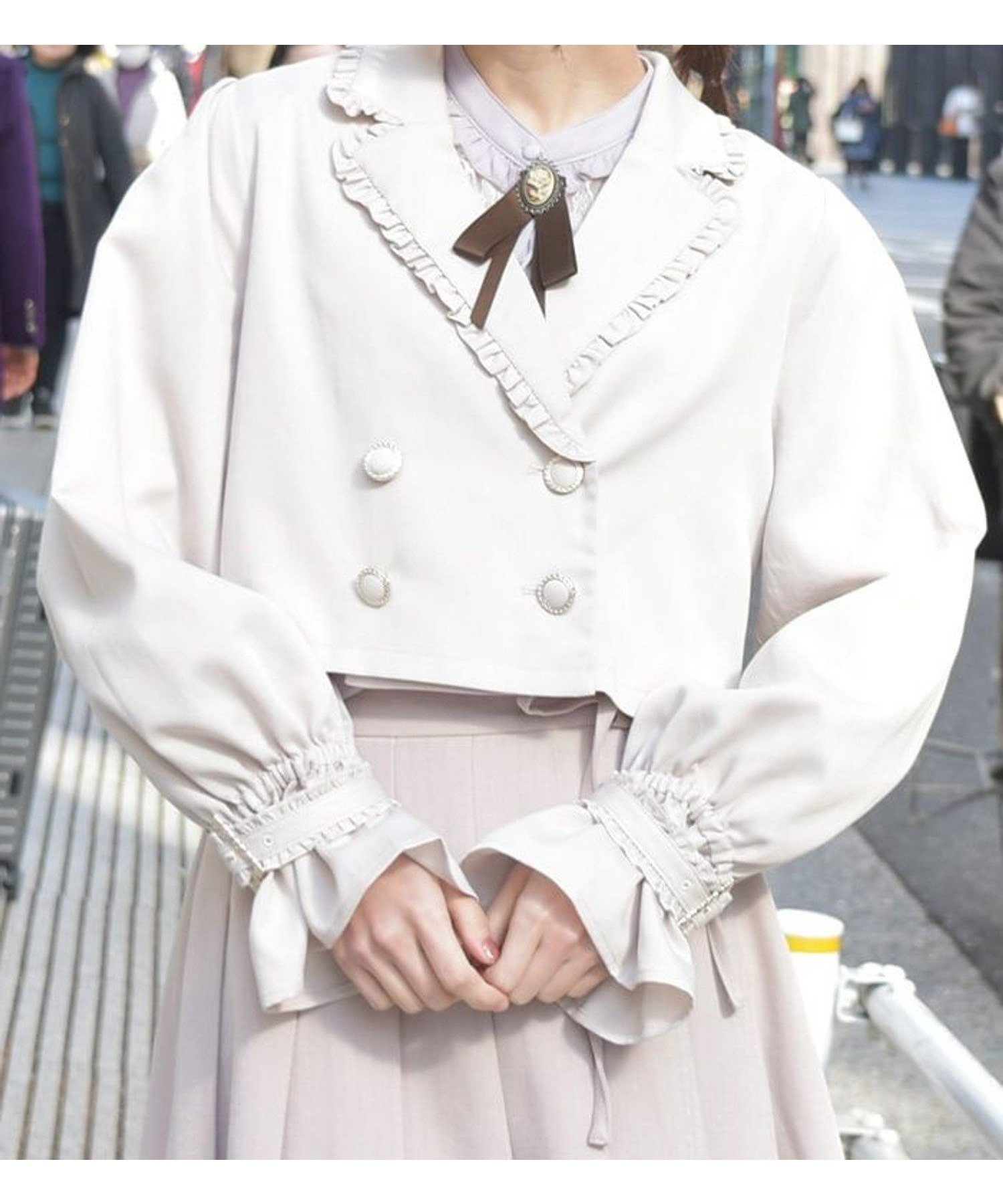 【アクシーズファム/axes femme】のプチフリルショートジャケット インテリア・キッズ・メンズ・レディースファッション・服の通販 founy(ファニー) 　ファッション　Fashion　レディースファッション　Fashion for Women　アウター　Coat / Outerwear Collection　レディースジャケット・軽アウター　Jackets　おすすめ　Recommended / Our Picks　ショート　Short, Short Length　ジャケット　Jacket, Outerwear　フェミニン　Feminine, Girly　フリル　Frill, Ruffle　春　Spring　生成り|ID: prp329100004602984 ipo3291000000032734663
