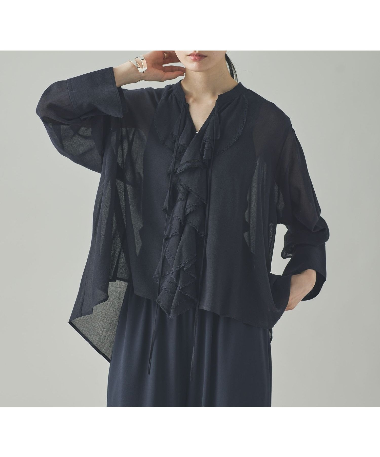 【カレンソロジー/Curensology】のウールミックスボイルフリルブラウス インテリア・キッズ・メンズ・レディースファッション・服の通販 founy(ファニー) 　ファッション　Fashion　レディースファッション　Fashion for Women　トップス・カットソー　Cut & Sew Tops　シャツ・ブラウス・オフィスカジュアル　Elegant Blouses & Button-Ups　インナー　Innerwear　エレガント 上品　Elegant　カーディガン　Cardigan, Knitwear　バランス　Balance, Style Balance　フリル　Frill, Ruffle　おすすめ　Recommended / Our Picks　ネイビー88|ID: prp329100004603151 ipo3291000000033200664