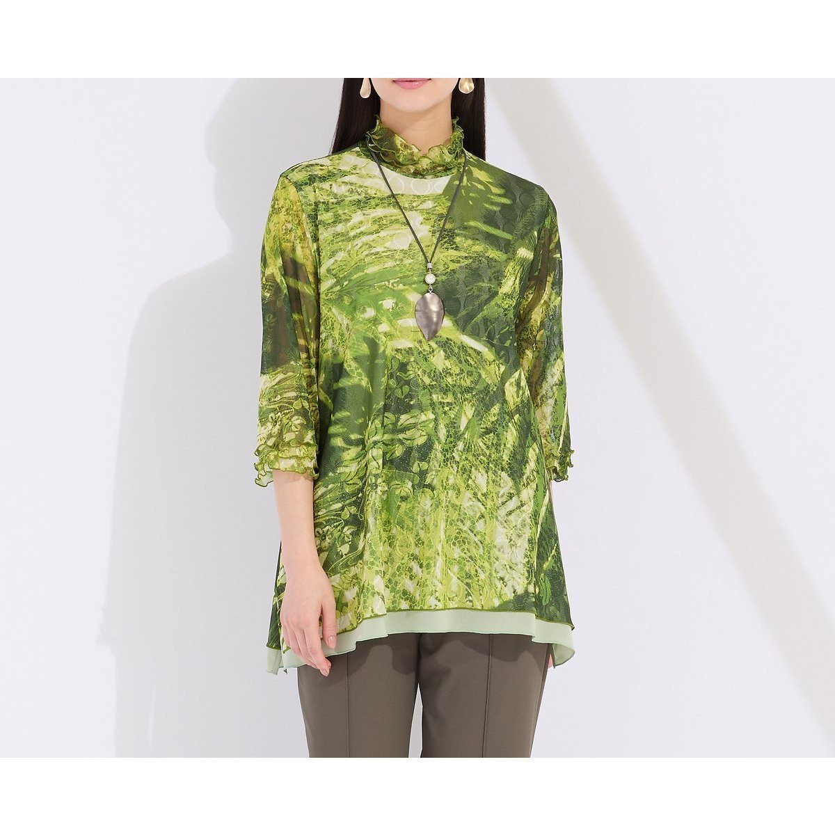 【リリアンビューティ/Liliane Burty】のウォッシャブル リングチュールリーフプリントTシャツ インテリア・キッズ・メンズ・レディースファッション・服の通販 founy(ファニー) 　ファッション　Fashion　レディースファッション　Fashion for Women　トップス・カットソー　Cut & Sew Tops　シャツ・ブラウス・オフィスカジュアル　Elegant Blouses & Button-Ups　ロングTシャツ・Tシャツ　Longline T-Shirts & Tees　ウォッシャブル　Machine Washable　チュニック　Tunic, Long Top　チュール　Tulip, Tulip Motif　定番　Standard, Basic Item　人気　Popular, Best Seller　フェミニン　Feminine, Girly　フリル　Frill, Ruffle　プリント　Print, Printed Pattern　無地　Plain, Solid Color　リーフ　Leaf, Botanical Leaf　夏　Summer　グリーン|ID: prp329100004603213 ipo3291000000032738628