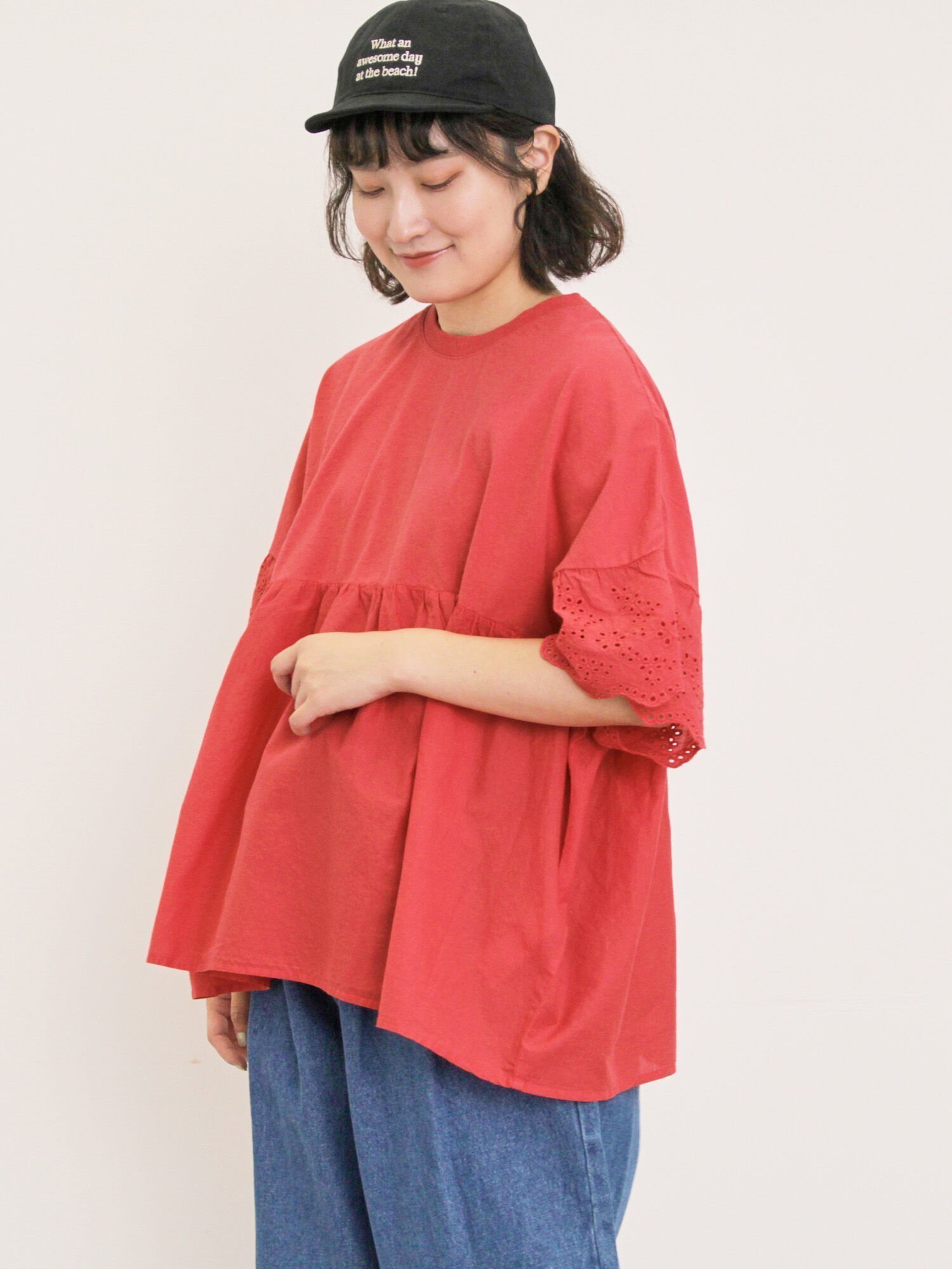【サマンサモスモス/Samansa Mos2】の袖レースギャザーカットソー インテリア・キッズ・メンズ・レディースファッション・服の通販 founy(ファニー) 　ファッション　Fashion　レディースファッション　Fashion for Women　トップス・カットソー　Cut & Sew Tops　カットソー・ベーシックTシャツ　Cut-and-Sewn Tops / Stretch Tees & Basics　カットソー　Cut and Sewn Top　ガーリー　Girly, Feminine Style　ギャザー　Gathered, Ruffled　リラックス　Relax, Relaxed Fit　レース　Lace, Lace Fabric　切替　Switching, Contrast Panel　レッド|ID: prp329100004603235 ipo3291000000032739383