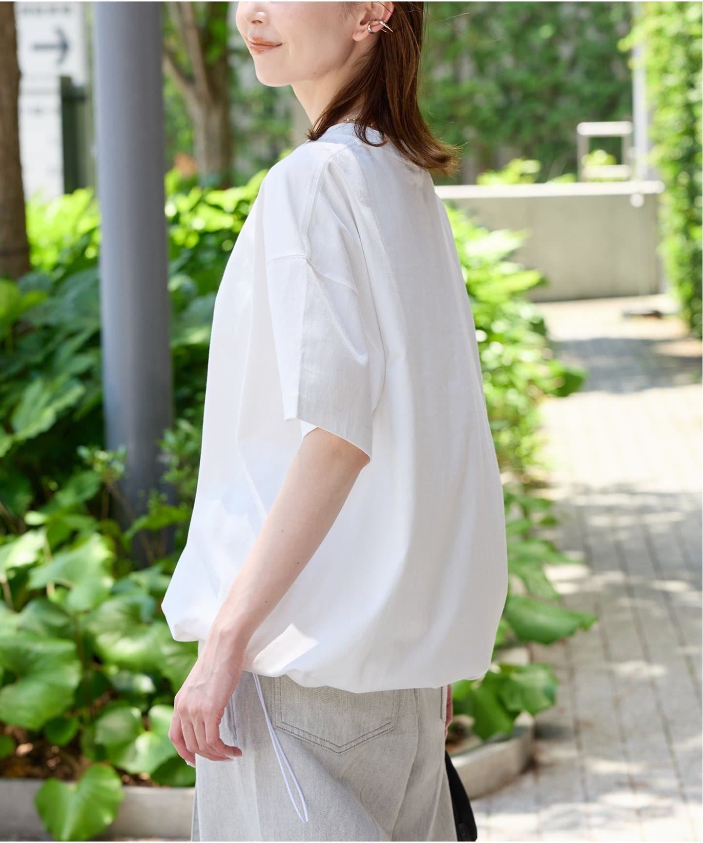 【ジャーナルスタンダード/JOURNAL STANDARD】の《追加5》シャーリングTシャツ インテリア・キッズ・メンズ・レディースファッション・服の通販 founy(ファニー) 　ファッション　Fashion　レディースファッション　Fashion for Women　トップス・カットソー　Cut & Sew Tops　シャツ・ブラウス・オフィスカジュアル　Elegant Blouses & Button-Ups　ロングTシャツ・Tシャツ　Longline T-Shirts & Tees　2025年　2025　2025春夏・S/S　Spring/Summer 2025 SS25　シャーリング　Shirring, Ruched　ホワイト|ID: prp329100004603238 ipo3291000000032739453