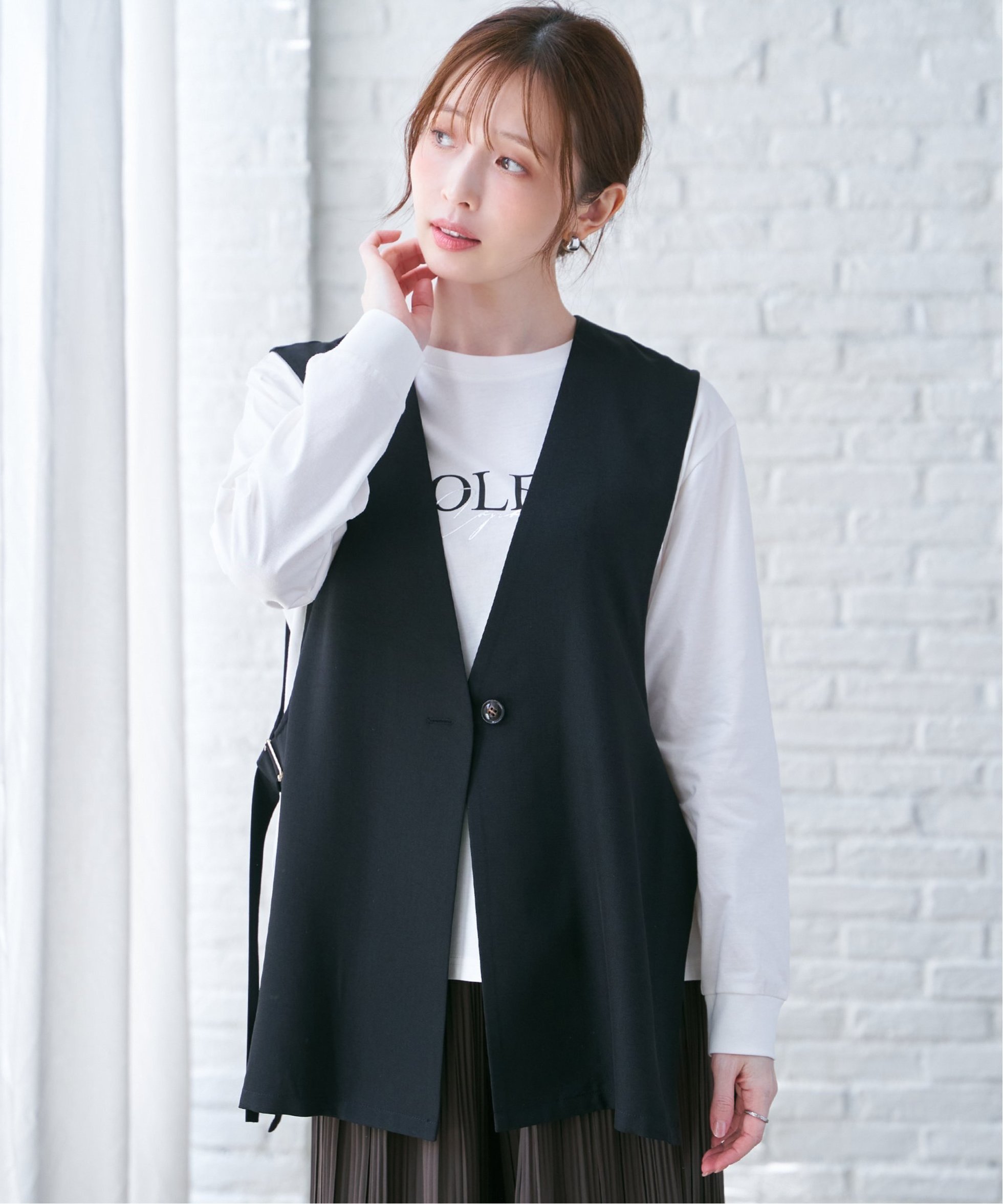【イッカ/ikka】のドライタッチサイドスリットジレ インテリア・キッズ・メンズ・レディースファッション・服の通販 founy(ファニー) 　ファッション　Fashion　レディースファッション　Fashion for Women　アウター　Coat / Outerwear Collection　トップス・カットソー　Cut & Sew Tops　ベスト&ジレ / 重ね着スタイル　Vests & Gilets　スリット　Slit, Slit Detail　ロング　Long, Long-Length　ワイド　Wide, Wide Fit　夏　Summer　秋　Autumn　ブラック|ID: prp329100004603457 ipo3291000000032744924
