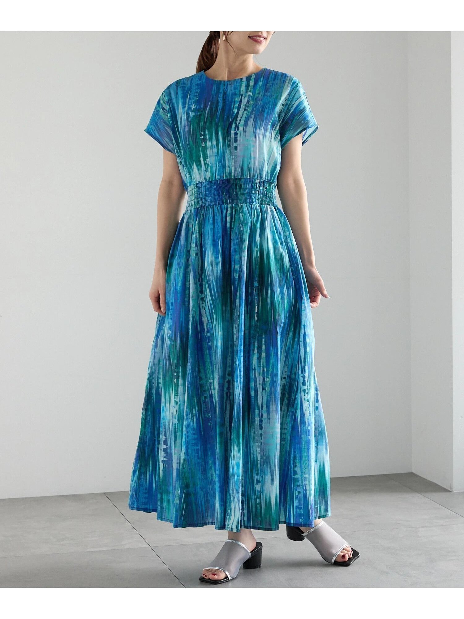 【テチチ/Te chichi】の【LIBERTY】シャーリングワンピース《2025summer catalog item》 インテリア・キッズ・メンズ・レディースファッション・服の通販 founy(ファニー) 　ファッション　Fashion　レディースファッション　Fashion for Women　ワンピース　Dresses　グラデーション　Gradient, Ombre　コレクション　Collection, Seasonal Line　コンパクト　Compact, Small Size　シャーリング　Shirring, Ruched　スリーブ　Sleeve, Long Sleeve / Short Sleeve　パターン　Pattern, Design Print　ファブリック　Fabric, Textile　フレア　Flare, Flared　フレンチ　French, French Style　夏　Summer　2025年　2025　2025春夏・S/S　Spring/Summer 2025 SS25　ブルー|ID: prp329100004603655 ipo3291000000033043049