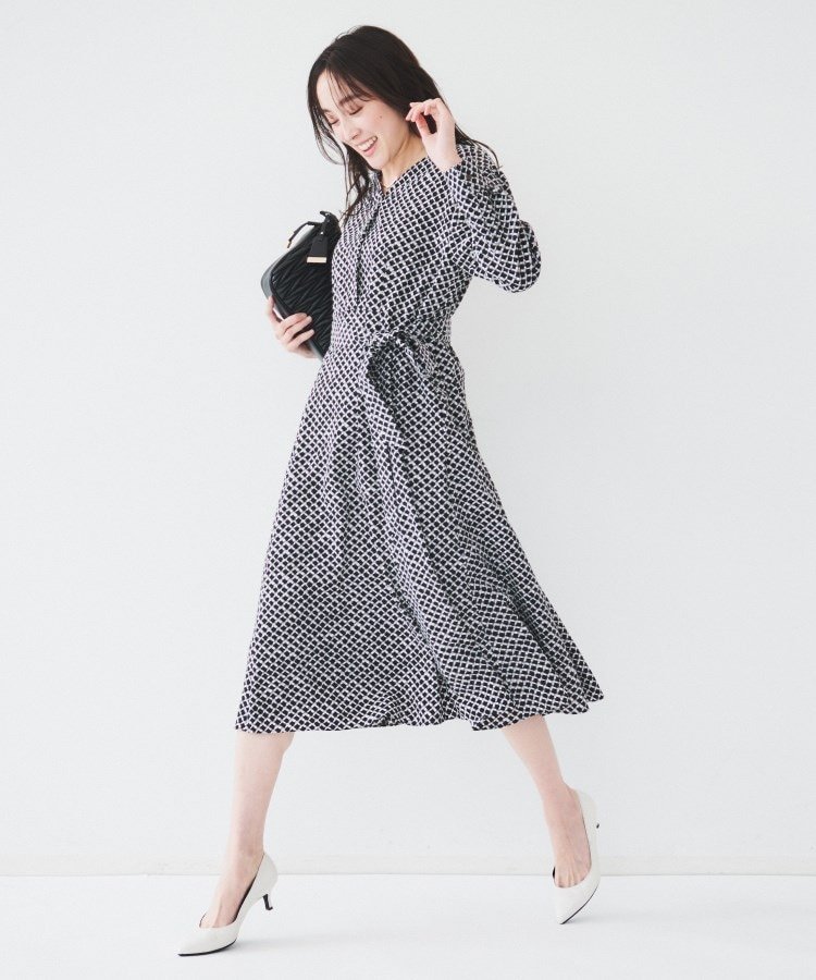 【アンタイトル/UNTITLED】の【きれいめ/オフィス】スクエアジオメトリック柄ワンピース 人気、トレンドファッション・服の通販 founy(ファニー) 　ファッション　Fashion　レディースファッション　Fashion for Women　ワンピース　Dresses　キャミソール　Camisole, Spaghetti Strap Top　スクエア　Square, Square Shape　ドレス　Dress, One-Piece　ドレープ　Drape, Draping Fabric　フロント　Front, Front Design　プリント　Print, Printed Pattern　ポケット　Pocket, Pocket Detail　マーメイド　Mermaid, Fishtail Silhouette　 other-1|ID: prp329100004603687 ipo3291000000033626980