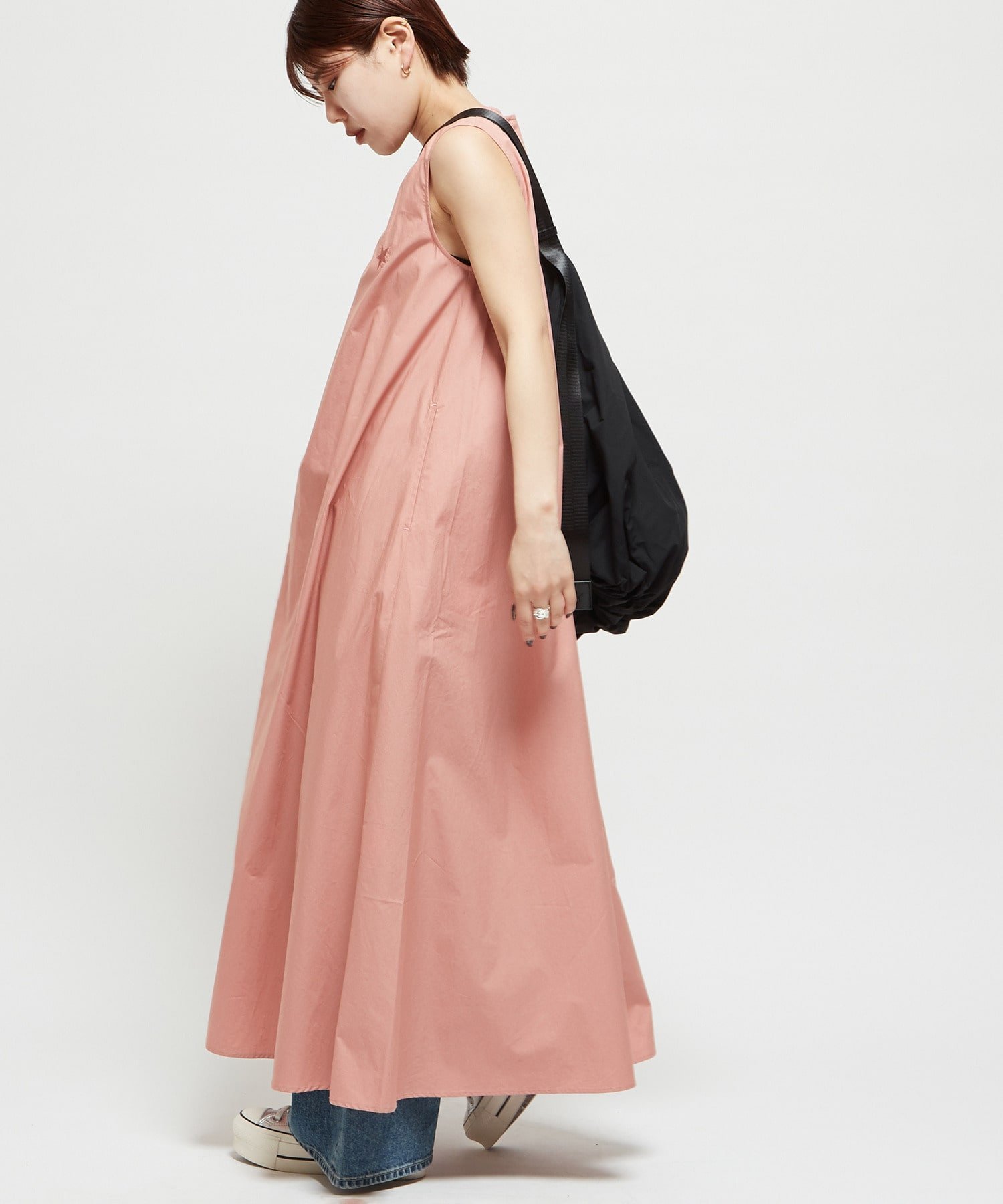 【コンバーストウキョウ/CONVERSE TOKYO】のSLEEVELESS GATHERED VOLUME DRESS インテリア・キッズ・メンズ・レディースファッション・服の通販 founy(ファニー) 　ファッション　Fashion　レディースファッション　Fashion for Women　トップス・カットソー　Cut & Sew Tops　ワンピース　Dresses　フォーマル・パーティードレス・結婚式用ドレス　Elegant & Casual Dresses　おすすめ　Recommended / Our Picks　タイプライター　Typewriter Fabric, Crisp Cotton　デニム　Denim, Jeans Material　ノースリーブ　Sleeveless, No-Sleeve　ポケット　Pocket, Pocket Detail　レース　Lace, Lace Fabric　夏　Summer　ピンク|ID: prp329100004603753 ipo3291000000032751007