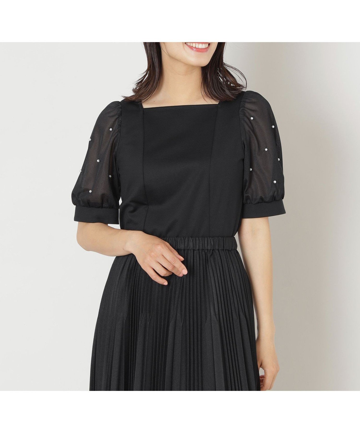 【トゥー ビー シック/TO BE CHIC】のドットパールスリーブ カットソー インテリア・キッズ・メンズ・レディースファッション・服の通販 founy(ファニー) 　ファッション　Fashion　レディースファッション　Fashion for Women　トップス・カットソー　Cut & Sew Tops　カットソー・ベーシックTシャツ　Cut-and-Sewn Tops / Stretch Tees & Basics　エレガント 上品　Elegant　カットソー　Cut and Sewn Top　カフス　Cuff Design　シルケット　Silket, Silky Cotton　ドット　Polka Dot, Dot Pattern　ドレープ　Drape, Draping Fabric　ファブリック　Fabric, Textile　ブラック|ID: prp329100004603839 ipo3291000000032752177