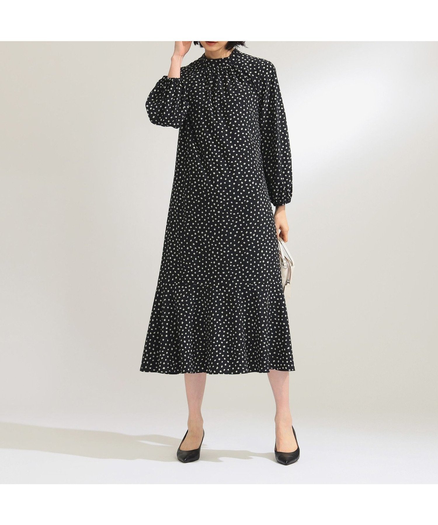 【デミルクス ビームス/Demi-Luxe BEAMS】の【6/19新規値下げ】変形ドット ティアードワンピース ビームスセレモニー2025 フォーマル 入学 入園 卒業 卒園 ママスーツ 七五三 インテリア・キッズ・メンズ・レディースファッション・服の通販 founy(ファニー) 　ファッション　Fashion　レディースファッション　Fashion for Women　ワンピース　Dresses　ギャザー　Gathered, Ruffled　サテン　Satin, Glossy Fabric　スタンド　Stand Collar, Upright Stand　スーツ　Suit, Formalwear　ティアード　Tiered, Tiered Style　ティアードワンピース　Tiered Dress, Flared Dress　ドット　Polka Dot, Dot Pattern　バランス　Balance, Style Balance　フェミニン　Feminine, Girly　フォーマル　Formal, Dressy　エレガント 上品　Elegant　入学式　Entrance Ceremony　卒業式　Graduation Ceremony　BLACK×OFF WHITE|ID: prp329100004603840 ipo3291000000032752180