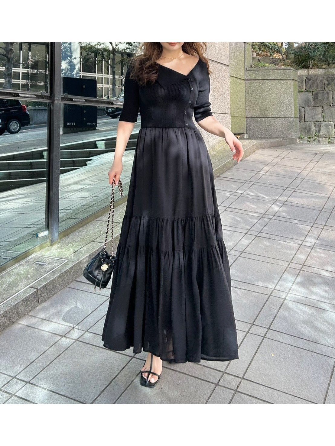 【リリーブラウン/Lily Brown】のアシメカラーニットコンビワンピース インテリア・キッズ・メンズ・レディースファッション・服の通販 founy(ファニー) 　ファッション　Fashion　レディースファッション　Fashion for Women　ワンピース　Dresses　アクセサリー　Fashion Accessories　アシンメトリー　Asymmetrical Style　デコルテ　Décolleté, Neckline　ネックレス　Necklace, Pendant Necklace　リラックス　Relax, Relaxed Fit　春　Spring　BLK[009]|ID: prp329100004603873 ipo3291000000032752592
