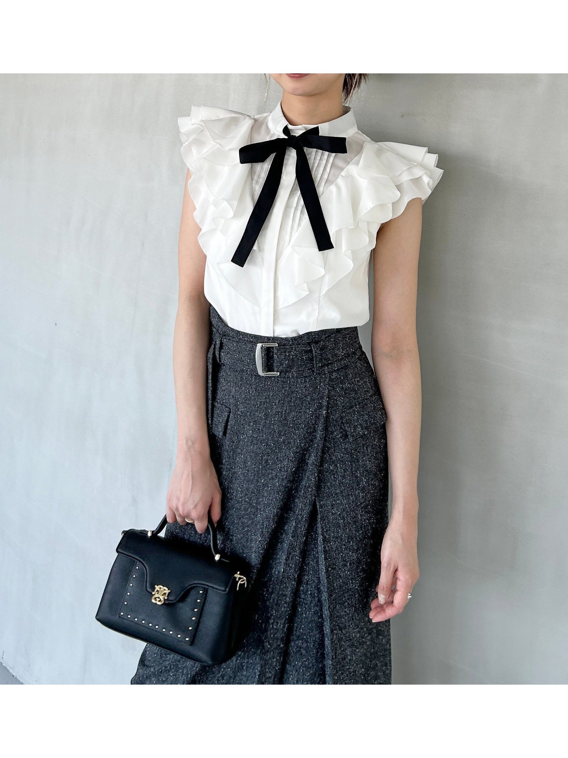 【スナイデル/SNIDEL】のフリルボウタイブラウス 人気、トレンドファッション・服の通販 founy(ファニー) 　ファッション　Fashion　レディースファッション　Fashion for Women　トップス・カットソー　Cut & Sew Tops　シャツ・ブラウス・オフィスカジュアル　Elegant Blouses & Button-Ups　おすすめ　Recommended / Our Picks　インナー　Innerwear　ウェーブ　Wavy Pattern　エレガント 上品　Elegant　キャミソール　Camisole, Spaghetti Strap Top　クラシック　Classic, Timeless Style　ストレート　Straight, Straight Cut　フリル　Frill, Ruffle　リボン　Ribbon, Bow　リュクス　Luxury, Elegant, High-End, Chic　 other-1|ID: prp329100004603992 ipo3291000000033574501