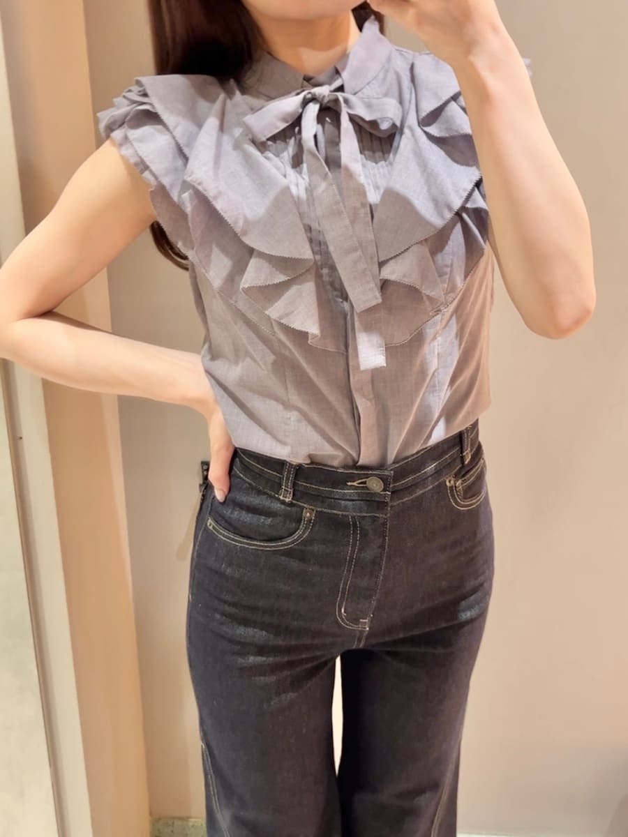 【スナイデル/SNIDEL】のフリルボウタイブラウス インテリア・キッズ・メンズ・レディースファッション・服の通販 founy(ファニー) 　ファッション　Fashion　レディースファッション　Fashion for Women　トップス・カットソー　Cut & Sew Tops　シャツ・ブラウス・オフィスカジュアル　Elegant Blouses & Button-Ups　おすすめ　Recommended / Our Picks　インナー　Innerwear　ウェーブ　Wavy Pattern　エレガント 上品　Elegant　キャミソール　Camisole, Spaghetti Strap Top　クラシック　Classic, Timeless Style　ストレート　Straight, Straight Cut　フリル　Frill, Ruffle　リボン　Ribbon, Bow　リュクス　Luxury, Elegant, High-End, Chic　GRY[006]|ID: prp329100004603992 ipo3291000000033574506