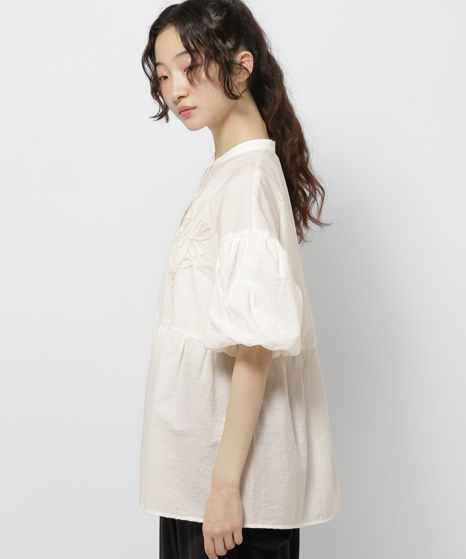 【ニコアンド/niko and】のふんわりコード刺繍ブラウス インテリア・キッズ・メンズ・レディースファッション・服の通販 founy(ファニー) 　ファッション　Fashion　レディースファッション　Fashion for Women　トップス・カットソー　Cut & Sew Tops　シャツ・ブラウス・オフィスカジュアル　Elegant Blouses & Button-Ups　おすすめ　Recommended / Our Picks　ショート　Short, Short Length　デニム　Denim, Jeans Material　フレア　Flare, Flared　リラックス　Relax, Relaxed Fit　ヴィンテージ　Vintage Style　エレガント 上品　Elegant　夏　Summer　オフ|ID: prp329100004604023 ipo3291000000032754983