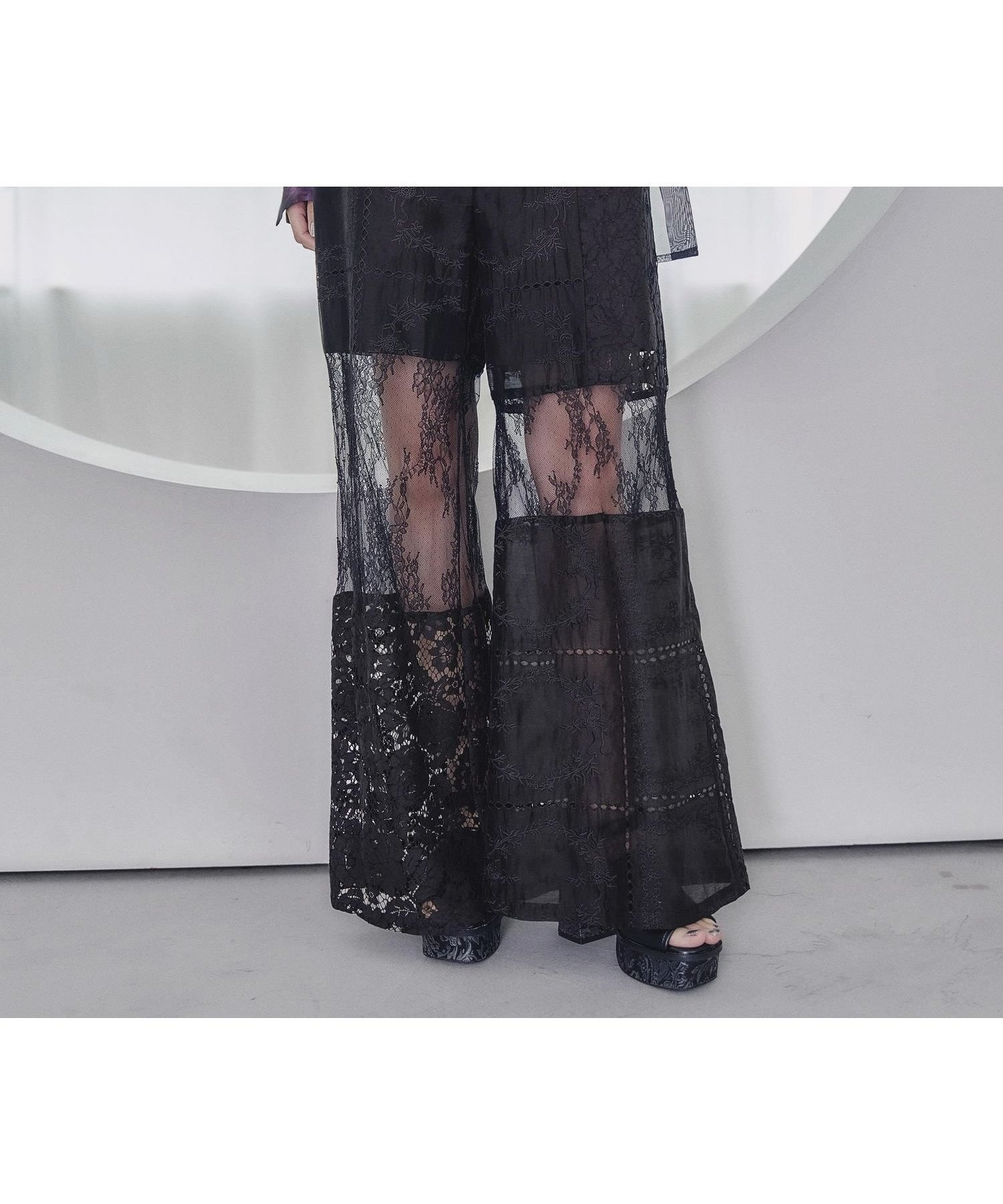 【ハレ/HARE】のパッチワークレースパンツ インテリア・キッズ・メンズ・レディースファッション・服の通販 founy(ファニー) 　ファッション　Fashion　レディースファッション　Fashion for Women　パンツ　Pants & Trousers　おすすめ　Recommended / Our Picks　アシンメトリー　Asymmetrical Style　ウェーブ　Wavy Pattern　コンパクト　Compact, Small Size　サンダル　Sandals, Summer Shoes　ショート　Short, Short Length　ジャケット　Jacket, Outerwear　スクエア　Square, Square Shape　ストレート　Straight, Straight Cut　スニーカー　Sneakers, Trainers　パッチワーク　Patchwork, Mixed Fabric　ビッグ　Big, Oversized　レース　Lace, Lace Fabric　夏　Summer　ブラック09|ID: prp329100004604078 ipo3291000000032755614