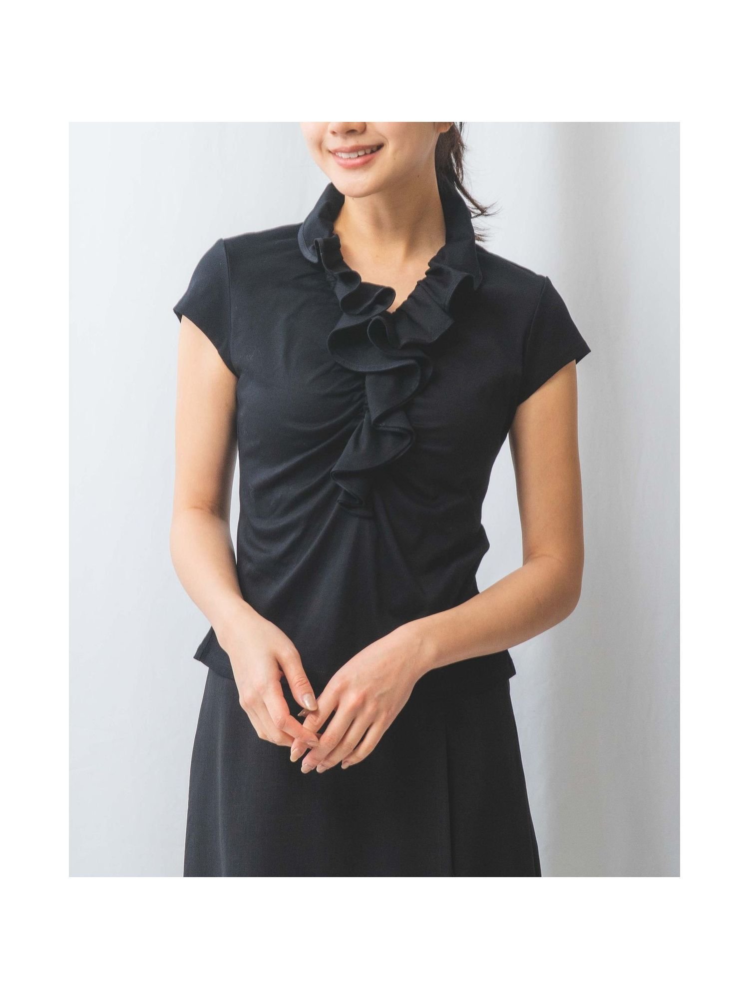 【ナラ カミーチェ/NARACAMICIE】の60スムースフリルカットソー インテリア・キッズ・メンズ・レディースファッション・服の通販 founy(ファニー) 　ファッション　Fashion　レディースファッション　Fashion for Women　トップス・カットソー　Cut & Sew Tops　カットソー・ベーシックTシャツ　Cut-and-Sewn Tops / Stretch Tees & Basics　おすすめ　Recommended / Our Picks　エレガント 上品　Elegant　カットソー　Cut and Sewn Top　シェイプ　Shape, Slim Fit　ストレッチ　Stretch, Stretchy Fabric　スリーブ　Sleeve, Long Sleeve / Short Sleeve　フリル　Frill, Ruffle　ブラック|ID: prp329100004604387 ipo3291000000033573855