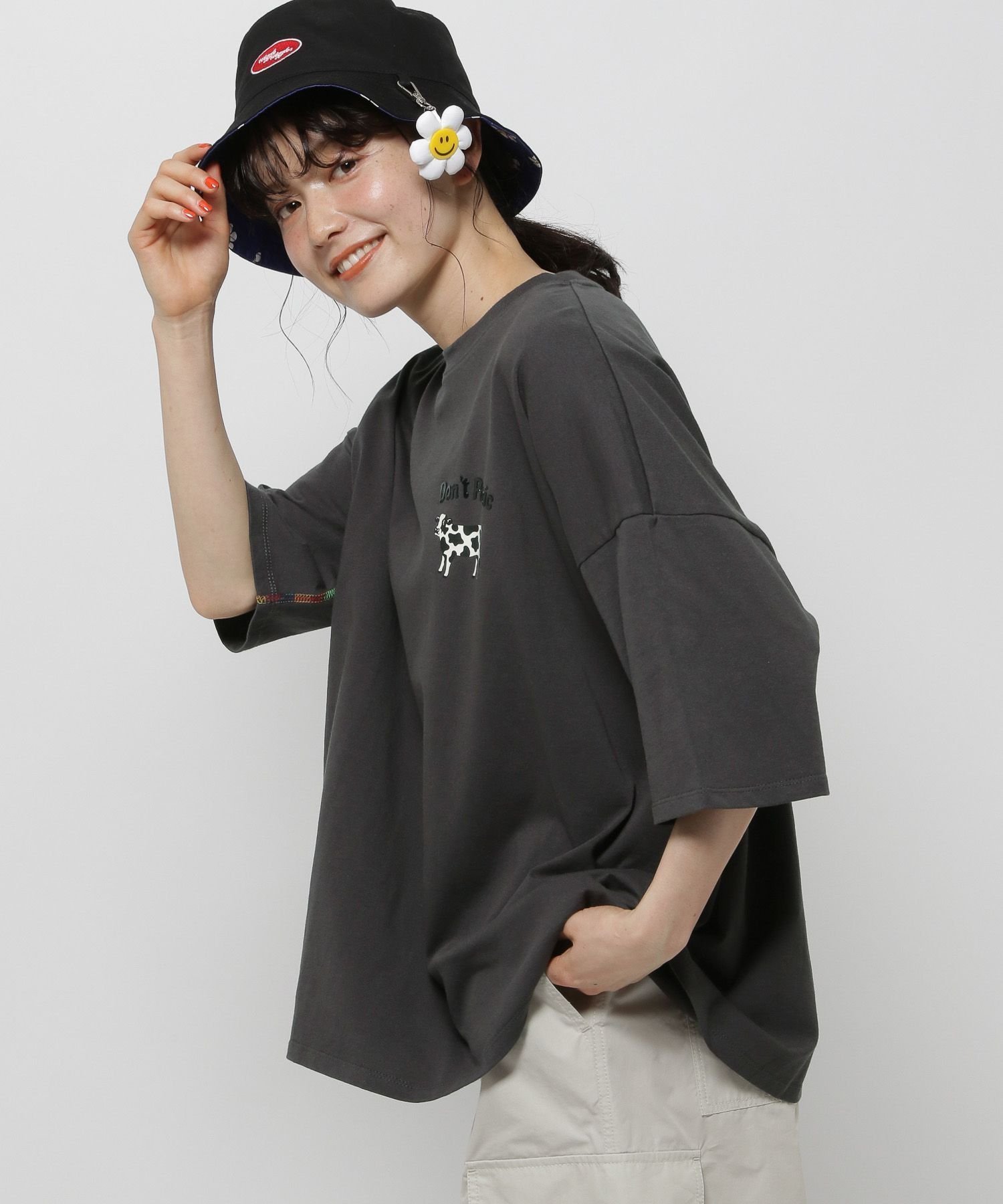 【ニコアンド/niko and】の【wiggle wiggle(ウィグルウィグル)】コラボ モチーフTシャツ インテリア・キッズ・メンズ・レディースファッション・服の通販 founy(ファニー) 　ファッション　Fashion　レディースファッション　Fashion for Women　トップス・カットソー　Cut & Sew Tops　シャツ・ブラウス・オフィスカジュアル　Elegant Blouses & Button-Ups　ロングTシャツ・Tシャツ　Longline T-Shirts & Tees　春　Spring　カラフル　Colorful Design　コラボ　Collaboration, Collab　シンプル　Simple, Minimal　デニム　Denim, Jeans Material　人気　Popular, Best Seller　ハーフ　Half, Half-Length　半袖　Short Sleeve, Half Sleeve　モチーフ　Motif, Design Theme　ロング　Long, Long-Length　S/S・春夏　SS, Spring/Summer, Warm Season　おすすめ　Recommended / Our Picks　夏　Summer　チャコール|ID: prp329100004604401 ipo3291000000033443075