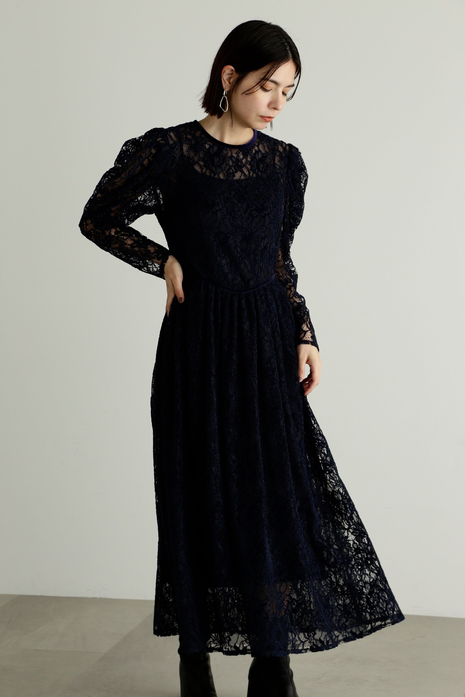【ジルスチュアート/JILL STUART】のモールレースドレス インテリア・キッズ・メンズ・レディースファッション・服の通販 founy(ファニー) 　ファッション　Fashion　レディースファッション　Fashion for Women　ワンピース　Dresses　フォーマル・パーティードレス・結婚式用ドレス　Elegant & Casual Dresses　スリム　Slim, Slim Fit　スリーブ　Sleeve, Long Sleeve / Short Sleeve　ベルベット　Velvet, Velvety　ボレロ　Bolero, Short Cardigan　ラウンド　Round, Round Neck　レース　Lace, Lace Fabric　冬　Winter / This Winter　秋　Autumn　ネイビー|ID: prp329100004604451 ipo3291000000032763447