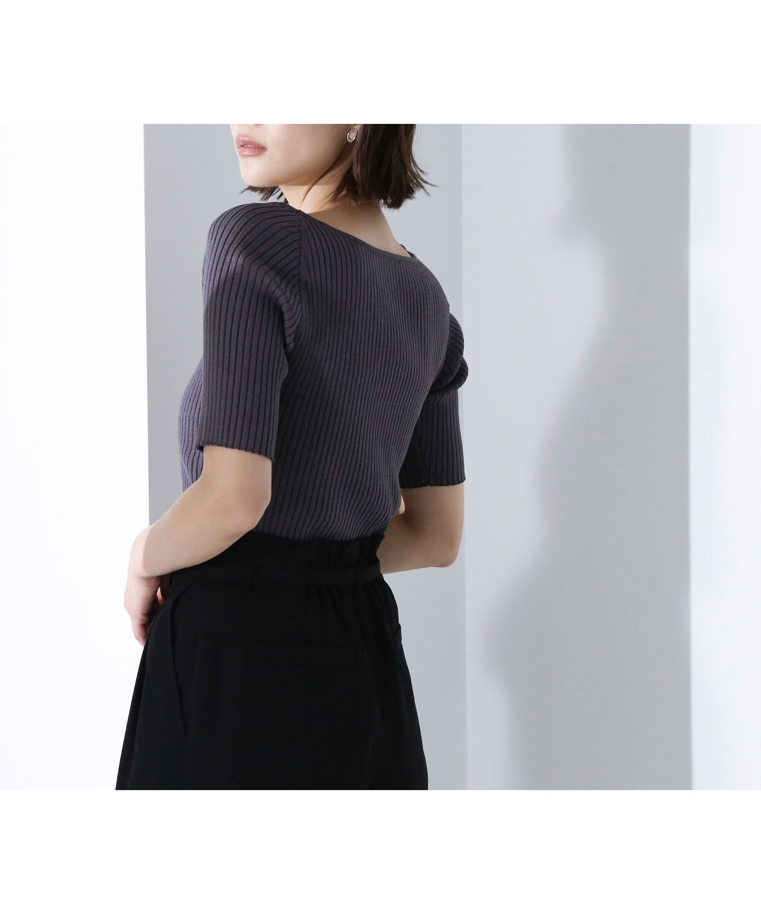【ナチュラル ビューティー ベーシック/NATURAL BEAUTY BASIC】のVネックワイドリブニット インテリア・キッズ・メンズ・レディースファッション・服の通販 founy(ファニー) 　ファッション　Fashion　レディースファッション　Fashion for Women　トップス・カットソー　Cut & Sew Tops　ニット　Knit Tops & Sweaters　Vネックトップス　V-Neck Tops / V-Cut Neckline Shirts　ストレッチ　Stretch, Stretchy Fabric　デコルテ　Décolleté, Neckline　フィット　Fit, Slim Fit　フォルム　Silhouette, Form　チャコール1|ID: prp329100004604478 ipo3291000000032763914