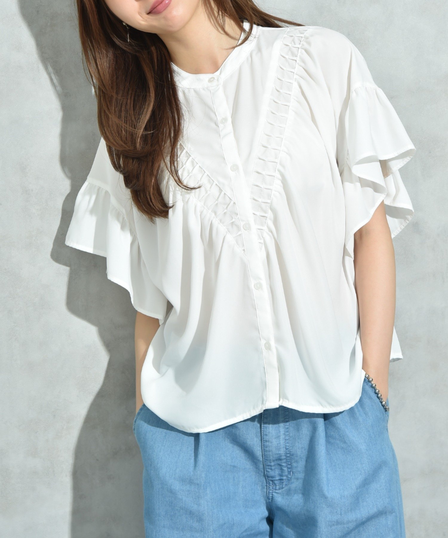 【インタープラネット/INTERPLANET】のV切替タックデシンブラウス 人気、トレンドファッション・服の通販 founy(ファニー) 　ファッション　Fashion　レディースファッション　Fashion for Women　トップス・カットソー　Cut & Sew Tops　シャツ・ブラウス・オフィスカジュアル　Elegant Blouses & Button-Ups　おすすめ　Recommended / Our Picks　シアー　Sheer, See-Through　シンプル　Simple, Minimal　デニム　Denim, Jeans Material　トレンド　Trend, Trending Now　バランス　Balance, Style Balance　フリル　Frill, Ruffle　プリーツ　Pleats, Pleated　ベーシック　Basic, Essential　リラックス　Relax, Relaxed Fit　今季　This Season, Current Season　切替　Switching, Contrast Panel　ビジネス 仕事 通勤　Business / Work / Commuting　 other-1|ID: prp329100004604561 ipo3291000000033297217