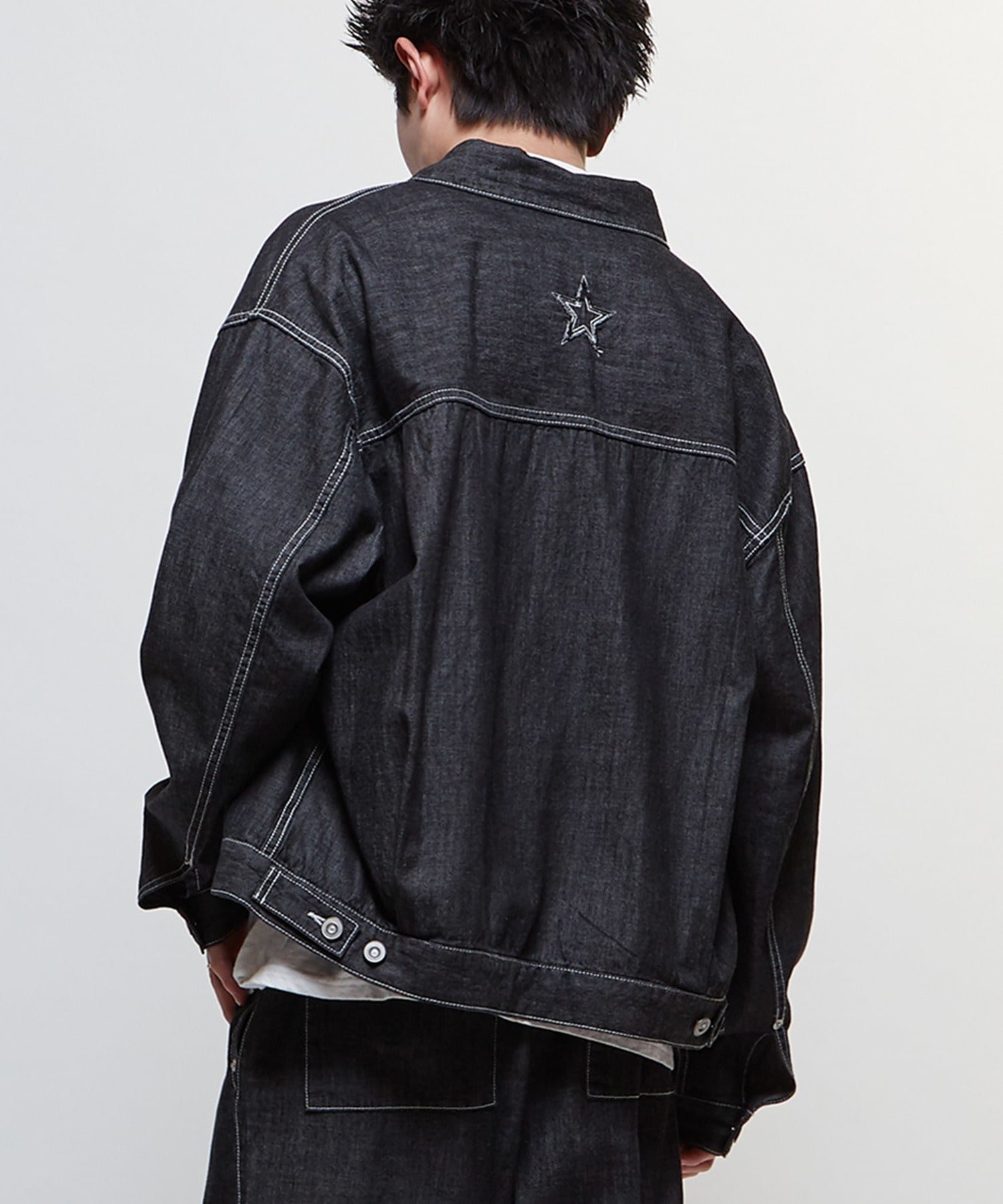【コンバーストウキョウ/CONVERSE TOKYO】の【限定展開】LIGHT DENIM SHIRT JACKET(SET UP) インテリア・キッズ・メンズ・レディースファッション・服の通販 founy(ファニー) 　ファッション　Fashion　レディースファッション　Fashion for Women　アウター　Coat / Outerwear Collection　レディースジャケット・軽アウター　Jackets　トップス・カットソー　Cut & Sew Tops　シャツ・ブラウス・オフィスカジュアル　Elegant Blouses & Button-Ups　カーゴパンツ　Cargo Pants, Utility Pants　シンプル　Simple, Minimal　セットアップ　Set-Up, Coordinated Outfit　ダウン　Down, Puffer　デニム　Denim, Jeans Material　フロント　Front, Front Design　ロング　Long, Long-Length　ワーク　Workwear, Utility Style　夏　Summer　ブラック|ID: prp329100004604604 ipo3291000000032766068
