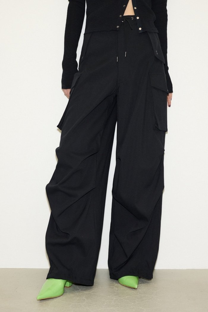 【スライ/SLY】の【THROW】OVER LOOSE CARGO パンツ インテリア・キッズ・メンズ・レディースファッション・服の通販 founy(ファニー) https://founy.com/ ファッション Fashion レディースファッション Fashion for Women パンツ Pants & Trousers おすすめ Recommended / Our Picks コンパクト Compact, Small Size スピンドル Spindle, Drawcord トレンド Trend, Trending Now ポケット Pocket, Pocket Detail ミリタリー Military, Army Style 今季 This Season, Current Season |ID: prp329100004604724 ipo3291000000032768618