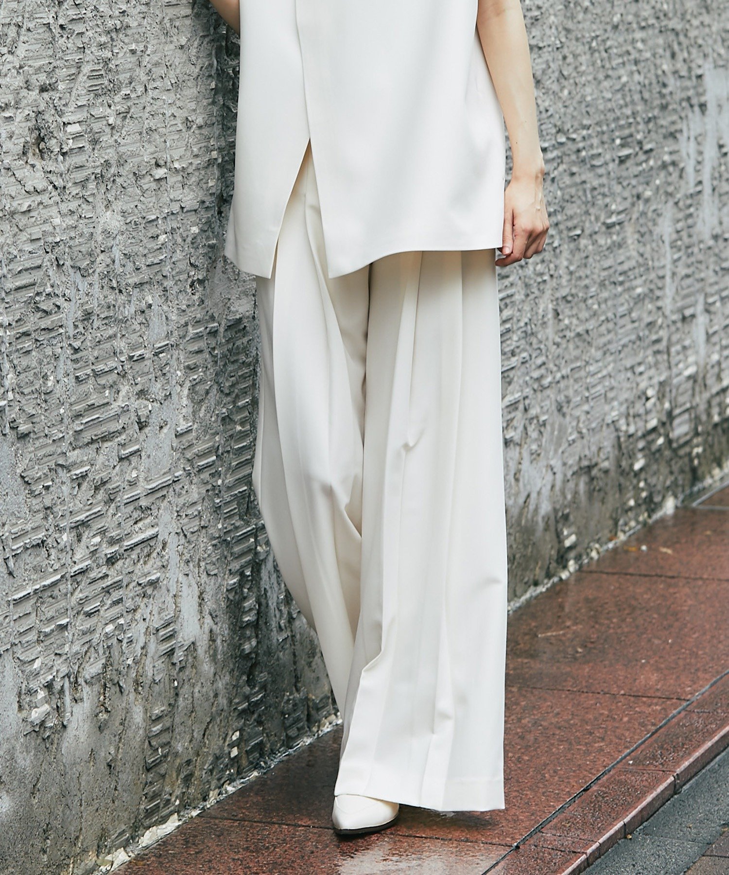 【スマイルオーキッド/SMILE ORCHID】のプリーツワイドパンツ インテリア・キッズ・メンズ・レディースファッション・服の通販 founy(ファニー) 　ファッション　Fashion　レディースファッション　Fashion for Women　パンツ　Pants & Trousers　ドレープ　Drape, Draping Fabric　プリーツ　Pleats, Pleated　リラックス　Relax, Relaxed Fit　ワイド　Wide, Wide Fit　エレガント 上品　Elegant　アイボリー|ID: prp329100004604725 ipo3291000000032768636