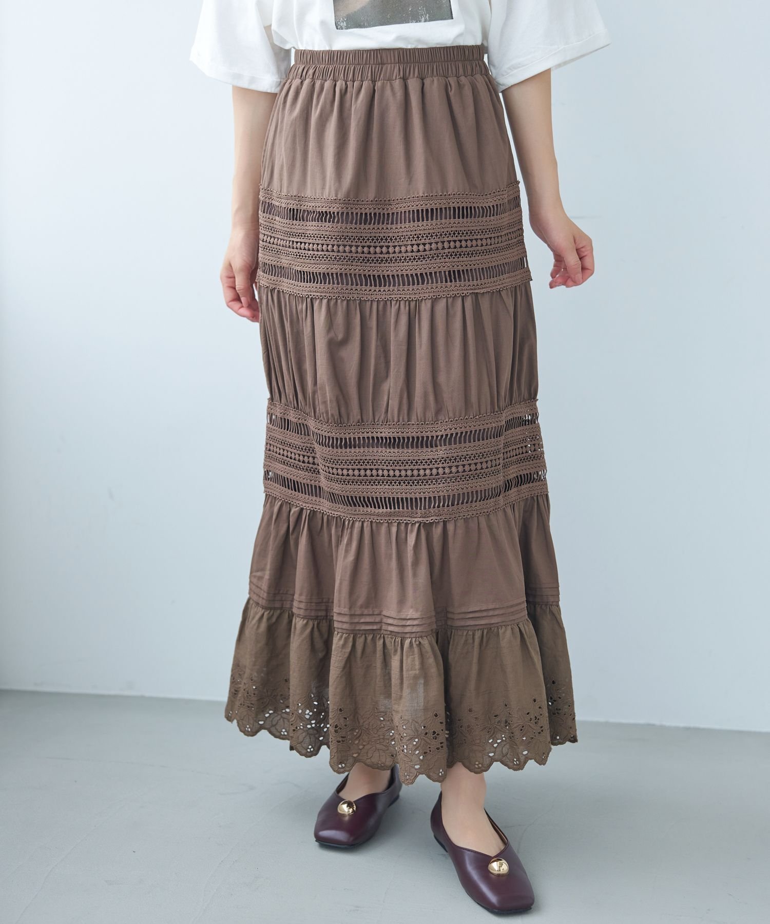 【ミスティ ウーマン/mysty woman】のコットンティアードレーススカート インテリア・キッズ・メンズ・レディースファッション・服の通販 founy(ファニー) 　ファッション　Fashion　レディースファッション　Fashion for Women　スカート　Skirts　アクセサリー　Fashion Accessories　サマー　Summer, Summer Style　フェミニン　Feminine, Girly　リラックス　Relax, Relaxed Fit　レース　Lace, Lace Fabric　エレガント 上品　Elegant　ブラウン|ID: prp329100004605174 ipo3291000000032776986