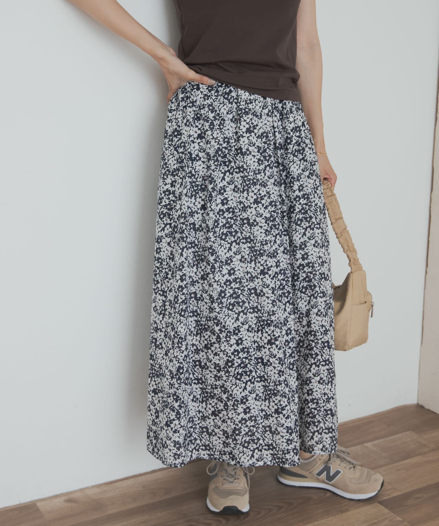 【アーバンリサーチ ドアーズ/URBAN RESEARCH DOORS】のフラワープリントギャザースカート インテリア・キッズ・メンズ・レディースファッション・服の通販 founy(ファニー) 　ファッション　Fashion　レディースファッション　Fashion for Women　スカート　Skirts　2025年　2025　2025春夏・S/S　Spring/Summer 2025 SS25　シンプル　Simple, Minimal　セットアップ　Set-Up, Coordinated Outfit　フラワー　Flower, Floral　フレア　Flare, Flared　プリント　Print, Printed Pattern　リラックス　Relax, Relaxed Fit　エレガント 上品　Elegant　夏　Summer　S/S・春夏　SS, Spring/Summer, Warm Season　WHT×NVY|ID: prp329100004605176 ipo3291000000033191873