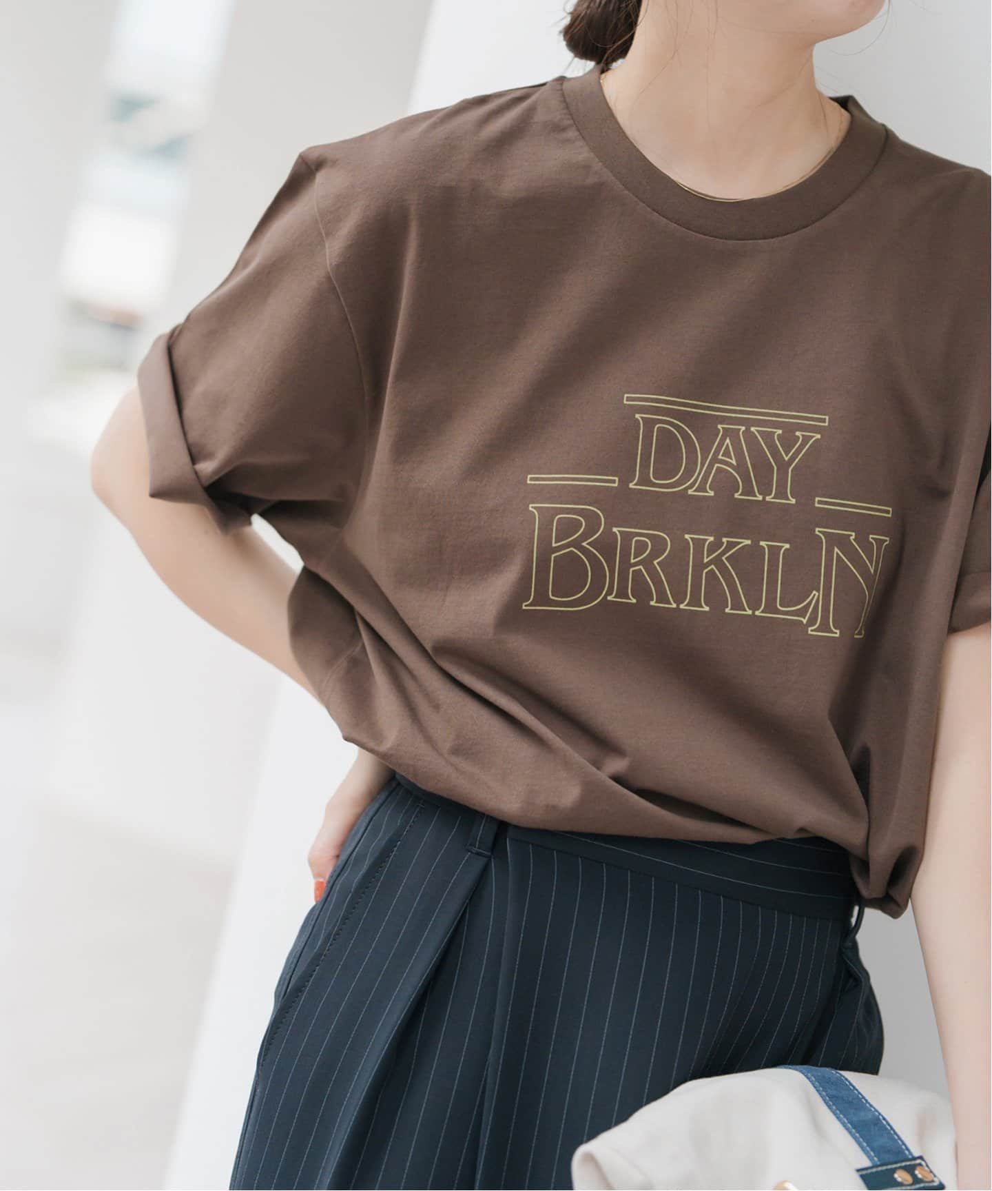 【スピック&スパン/Spick & Span】のDAY BRKLN Tシャツ インテリア・キッズ・メンズ・レディースファッション・服の通販 founy(ファニー) 　ファッション　Fashion　レディースファッション　Fashion for Women　トップス・カットソー　Cut & Sew Tops　シャツ・ブラウス・オフィスカジュアル　Elegant Blouses & Button-Ups　ロングTシャツ・Tシャツ　Longline T-Shirts & Tees　インナー　Innerwear　シンプル　Simple, Minimal　ジャケット　Jacket, Outerwear　プリント　Print, Printed Pattern　ヴィンテージ　Vintage Style　秋　Autumn　ブラウンベース|ID: prp329100004605327 ipo3291000000032782254