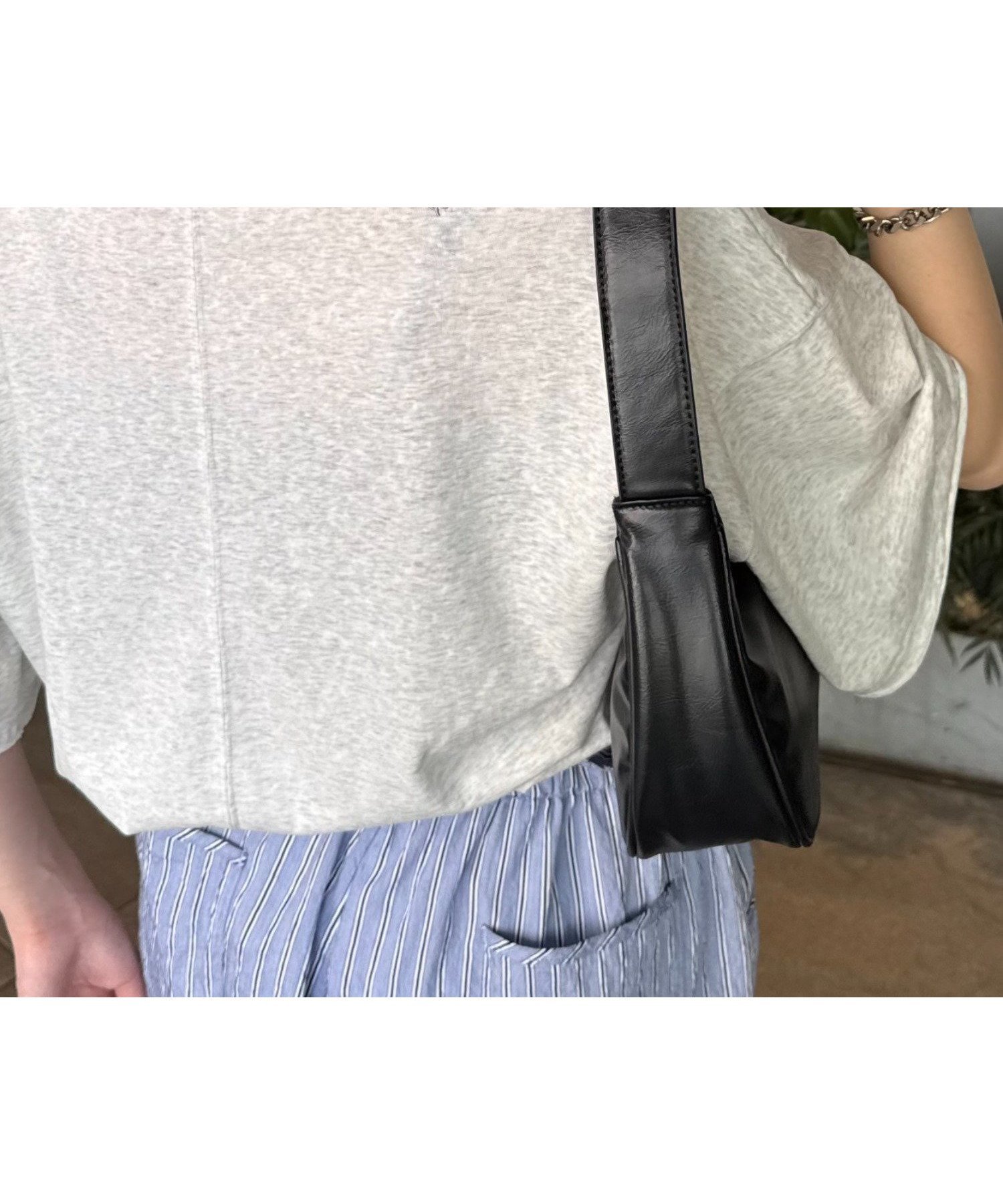 【チャオパニックティピー/CIAOPANIC TYPY】のシアースラブワンポイント刺繍オーバー半袖Tee インテリア・キッズ・メンズ・レディースファッション・服の通販 founy(ファニー) 　ファッション　Fashion　レディースファッション　Fashion for Women　トップス・カットソー　Cut & Sew Tops　シアー　Sheer, See-Through　ショルダー　Shoulder, Shoulder Strap　ドロップ　Drop Shoulder, Dropped Style　長袖　Long Sleeve, Full Sleeve　半袖　Short Sleeve, Half Sleeve　ワンショル　One Shoulder, Asymmetrical　ライトグレー|ID: prp329100004605360 ipo3291000000033271930
