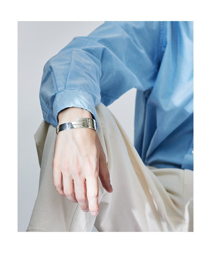 【アバハウス/ABAHOUSE / MEN】の【PHILIPPE AUDIBERT/フィリップ オーディベール】Joep / インテリア・キッズ・メンズ・レディースファッション・服の通販 founy(ファニー) https://founy.com/ ファッション Fashion メンズファッション Fashion for Men おすすめ Recommended / Our Picks アシンメトリー Asymmetrical Style ギフト プレゼント Gift / Present コレクション Collection, Seasonal Line シルバー Silver, Metallic Silver シンプル Simple, Minimal ジュエリー Jewelry, Accessories バングル Bangle, Bracelet フランス France, French ブレスレット Bracelet, Wristband 半袖 Short Sleeve, Half Sleeve 雑誌 Magazine, Fashion Magazine |ID: prp329100004605444 ipo3291000000032785853