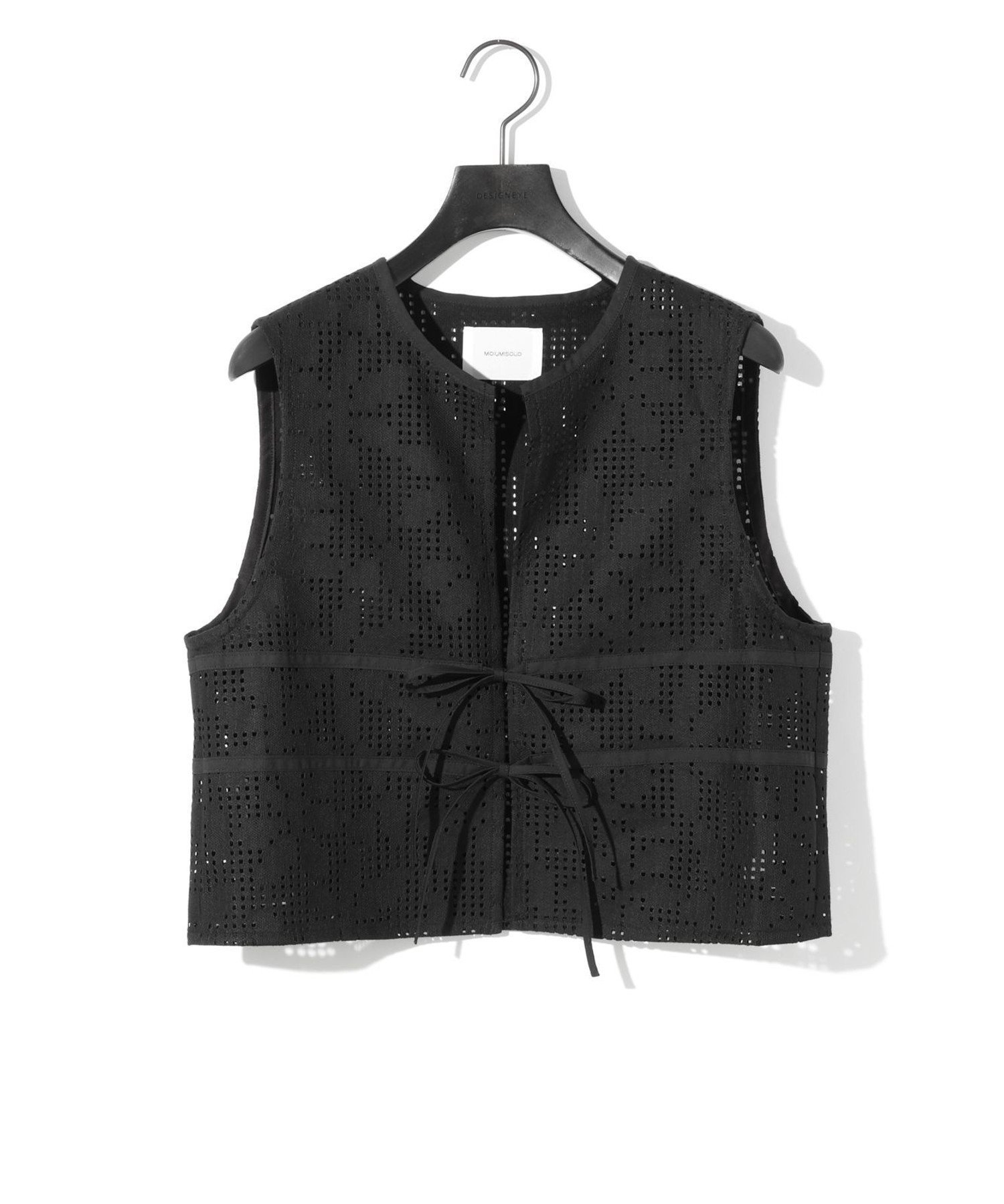 【マーコート/MARcourt】のMIDIUMISOLID for Ladies レースショートベスト インテリア・キッズ・メンズ・レディースファッション・服の通販 founy(ファニー) 　ファッション　Fashion　レディースファッション　Fashion for Women　アウター　Coat / Outerwear Collection　トップス・カットソー　Cut & Sew Tops　ベスト&ジレ / 重ね着スタイル　Vests & Gilets　キャミソール　Camisole, Spaghetti Strap Top　コンパクト　Compact, Small Size　ノースリーブ　Sleeveless, No-Sleeve　フロント　Front, Front Design　ポケット　Pocket, Pocket Detail　ラッセル　Raschel, Raschel Lace　レース　Lace, Lace Fabric　エレガント 上品　Elegant　ブラック|ID: prp329100004605497 ipo3291000000033187468