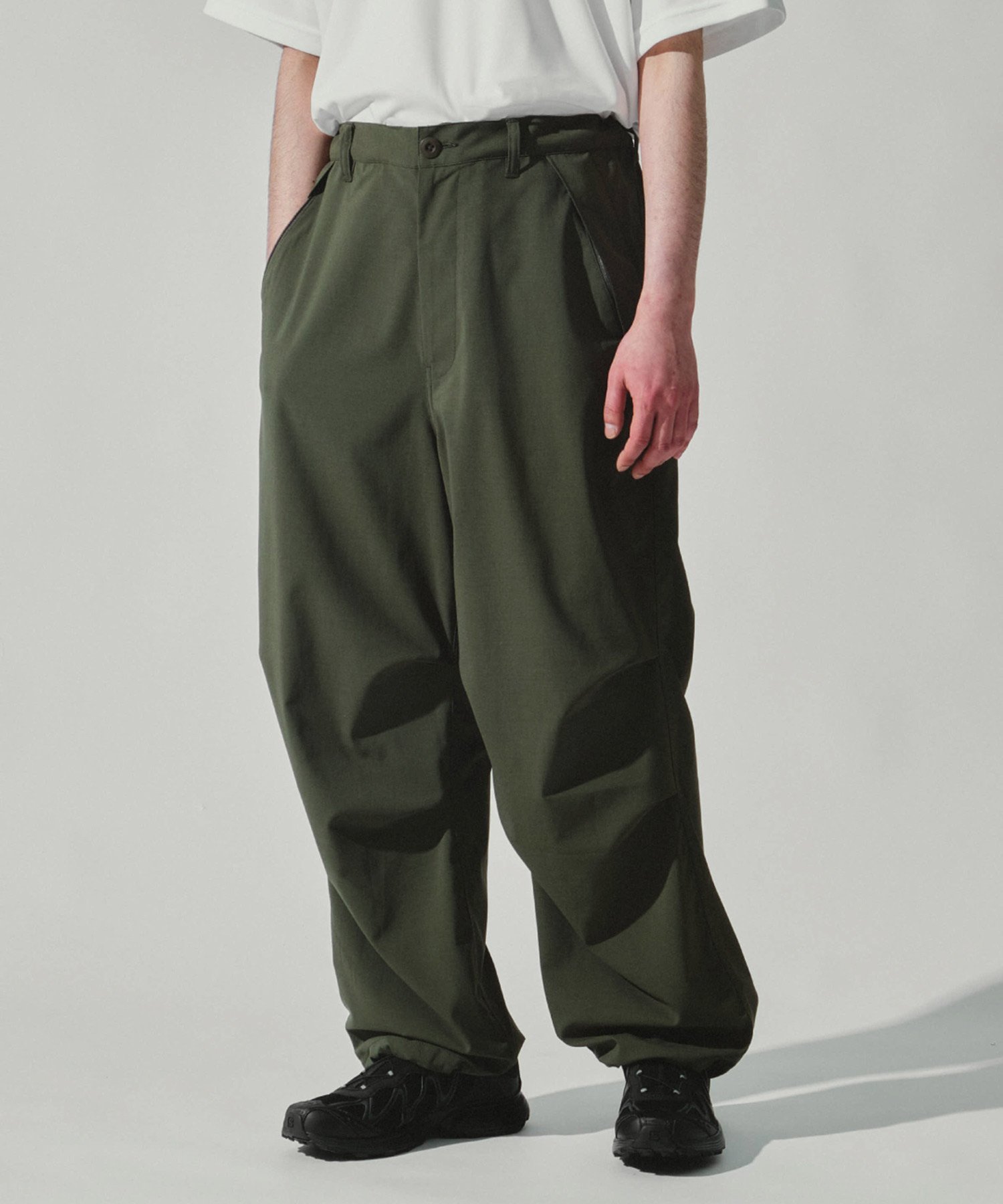 【ビショップ/Bshop / MEN】の別注 オーバーパンツ MEN インテリア・キッズ・メンズ・レディースファッション・服の通販 founy(ファニー) 　ファッション　Fashion　メンズファッション　Fashion for Men　ボトムス　Bottoms　テクスチャー　Texture, Textured Fabric　ドローコード　Drawcord, Drawstring Cord　ミリタリー　Military, Army Style　別注　Limited Edition, Custom Order　軽量　Lightweight, Ultra Light　OLIVE|ID: prp329100004605532 ipo3291000000032789576