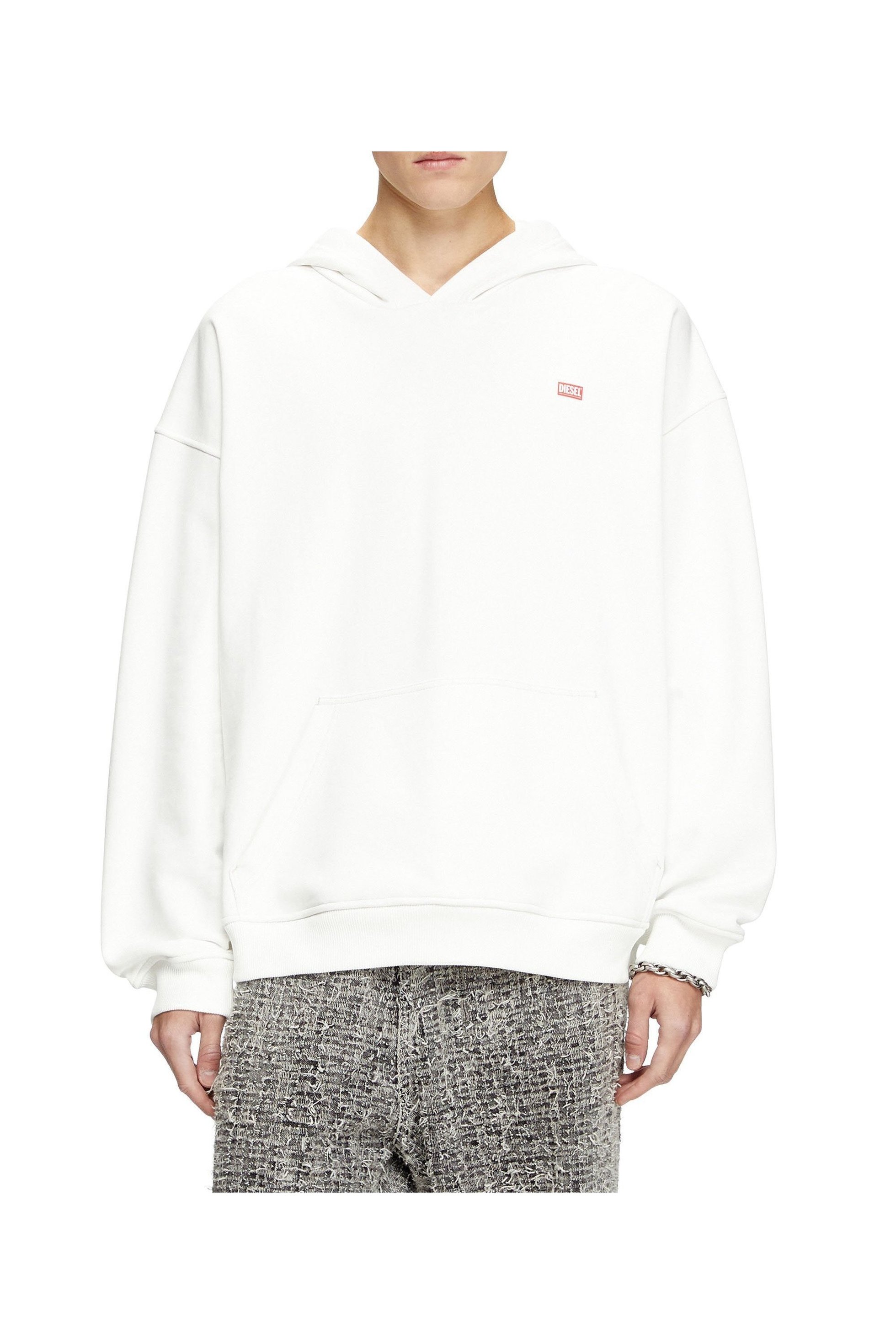 【ディーゼル/DIESEL / MEN】のメンズ プルオーバーパーカー S-BOXT-HOOD-R11 インテリア・キッズ・メンズ・レディースファッション・服の通販 founy(ファニー) 　ファッション　Fashion　メンズファッション　Fashion for Men　トップス・カットソー　Cut & Sew Tops　パーカー・フーディー / カジュアルコーデ　Hoodies & Parkas　グラフィック　Graphic, Graphic Design　パーカー　Hoodie, Parka　フィット　Fit, Slim Fit　メンズ　Men's, Menswear　リラックス　Relax, Relaxed Fit　ワンポイント　One Point, Statement Accent　ホワイト|ID: prp329100004605576 ipo3291000000032792018