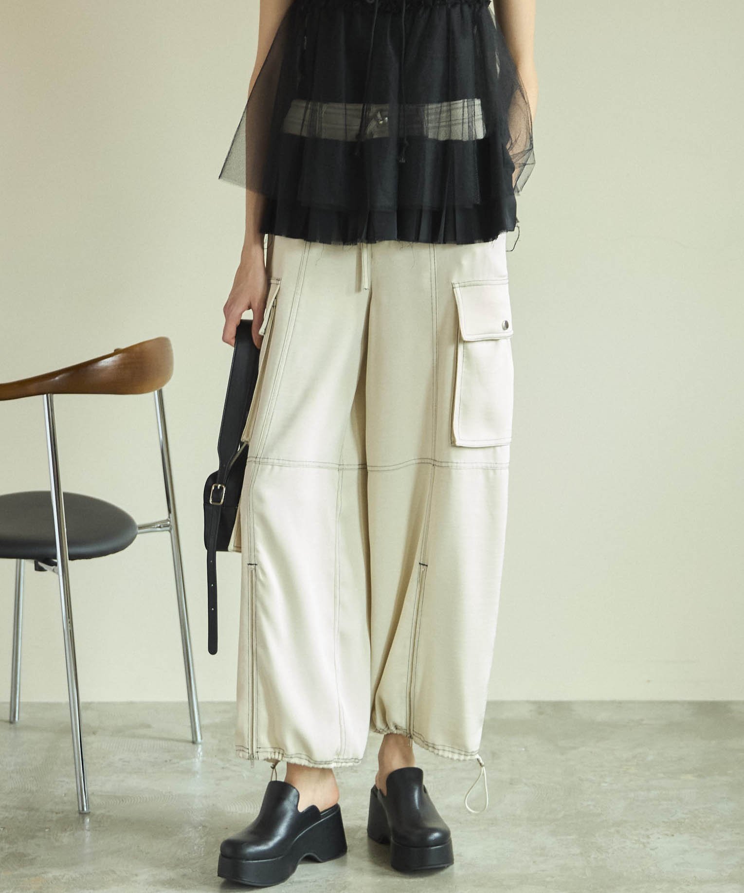 【メゾンスペシャル/MAISON SPECIAL】のZip Design Satin Cargo Pants インテリア・キッズ・メンズ・レディースファッション・服の通販 founy(ファニー) 　ファッション　Fashion　レディースファッション　Fashion for Women　パンツ　Pants & Trousers　サテン　Satin, Glossy Fabric　エレガント 上品　Elegant　IVR|ID: prp329100004605608 ipo3291000000032793945