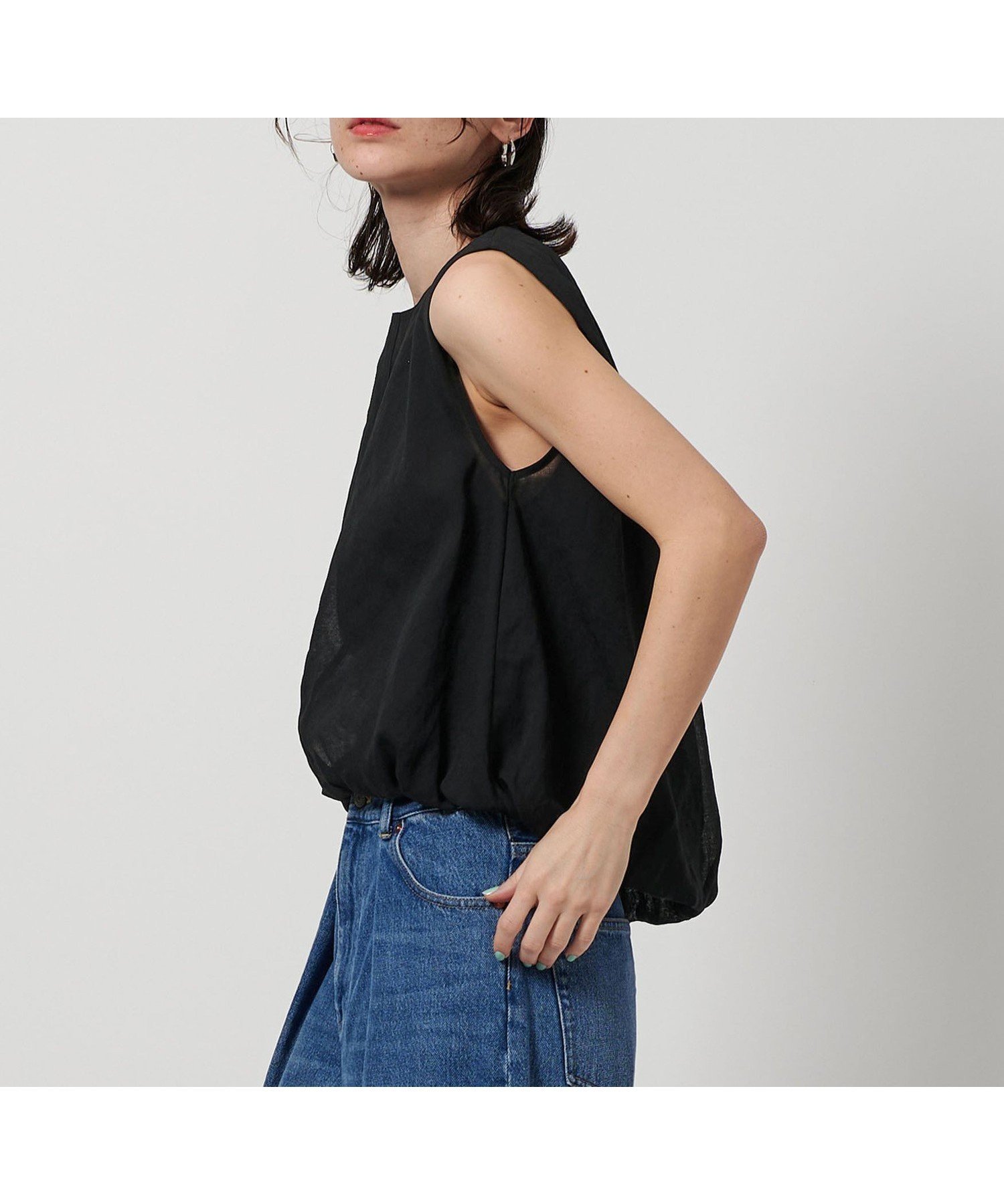 【ビューティ&ユース ユナイテッドアローズ/BEAUTY&YOUTH / UNITED ARROWS】の【WEB限定 Wardrobe DAILY MINIMAL】バルーン ノースリーブブラウス -ウォッシャブル- インテリア・キッズ・メンズ・レディースファッション・服の通販 founy(ファニー) 　ファッション　Fashion　レディースファッション　Fashion for Women　トップス・カットソー　Cut & Sew Tops　キャミソール&ノースリーブ　Camisoles & Sleeveless Tops　シャツ・ブラウス・オフィスカジュアル　Elegant Blouses & Button-Ups　インナー　Innerwear　ウォッシャブル　Machine Washable　オケージョン　Occasion Wear　カーディガン　Cardigan, Knitwear　シアー　Sheer, See-Through　シンプル　Simple, Minimal　ジャケット　Jacket, Outerwear　スラックス　Slacks, Dress Pants　デニム　Denim, Jeans Material　トレンド　Trend, Trending Now　ノースリーブ　Sleeveless, No-Sleeve　バランス　Balance, Style Balance　バルーン　Balloon, Balloon Silhouette　フェミニン　Feminine, Girly　フロント　Front, Front Design　ボトム　Bottoms, Lower Wear　リラックス　Relax, Relaxed Fit　おすすめ　Recommended / Our Picks　夏　Summer　ビジネス 仕事 通勤　Business / Work / Commuting　BLACK|ID: prp329100004606396 ipo3291000000032860501