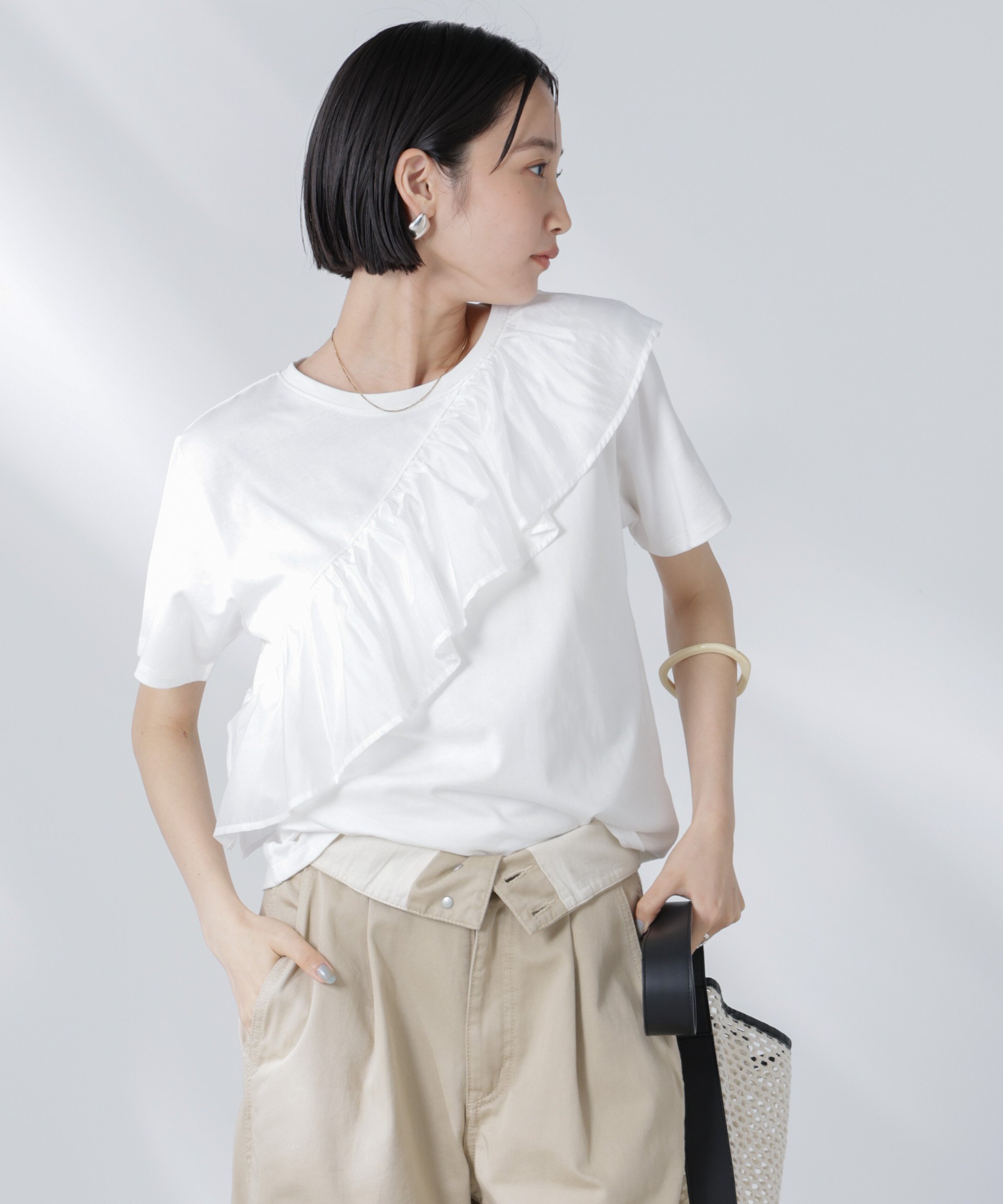 【ナノ ユニバース/nano universe】のアシンメトリーフリル異素材コンビTシャツ インテリア・キッズ・メンズ・レディースファッション・服の通販 founy(ファニー) 　ファッション　Fashion　レディースファッション　Fashion for Women　トップス・カットソー　Cut & Sew Tops　シャツ・ブラウス・オフィスカジュアル　Elegant Blouses & Button-Ups　ロングTシャツ・Tシャツ　Longline T-Shirts & Tees　アシンメトリー　Asymmetrical Style　インナー　Innerwear　秋　Autumn　カットソー　Cut and Sewn Top　コンビ　Combo, Combination Style　シアー　Sheer, See-Through　ジャケット　Jacket, Outerwear　フリル　Frill, Ruffle　ベーシック　Basic, Essential　おすすめ　Recommended / Our Picks　エレガント 上品　Elegant　2025年　2025　2025-2026秋冬・A/W　Autumn/Winter 2025–26 AW25–26　ホワイト|ID: prp329100004607229 ipo3291000000032887932